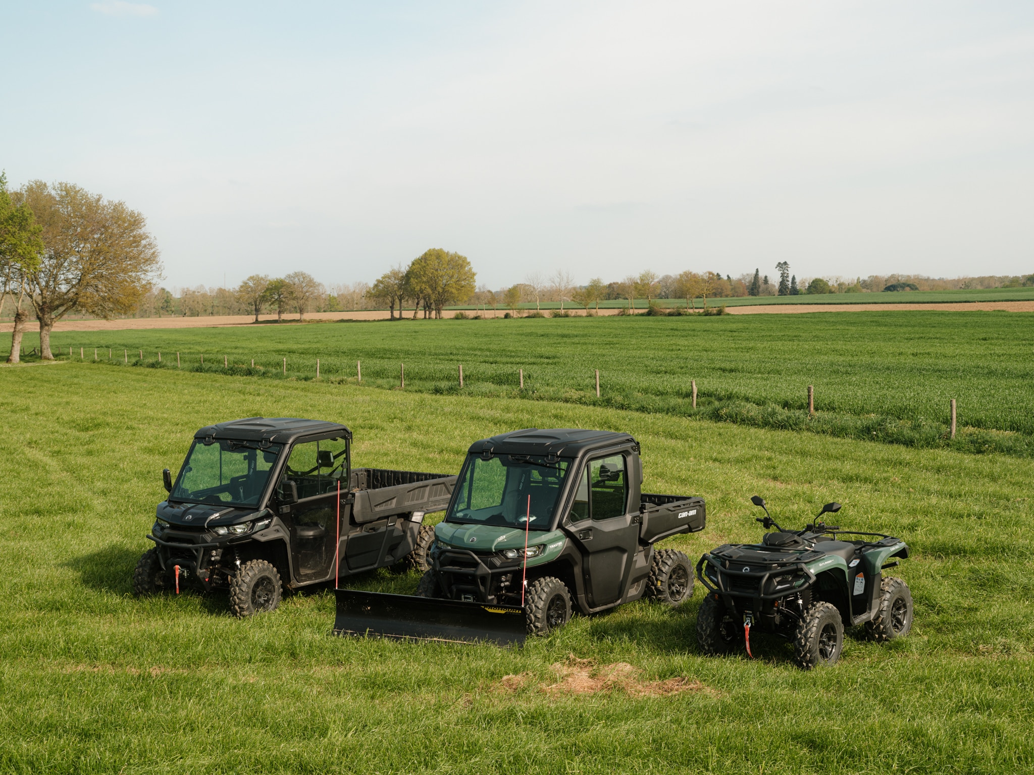 Traxters and Outlander in a field