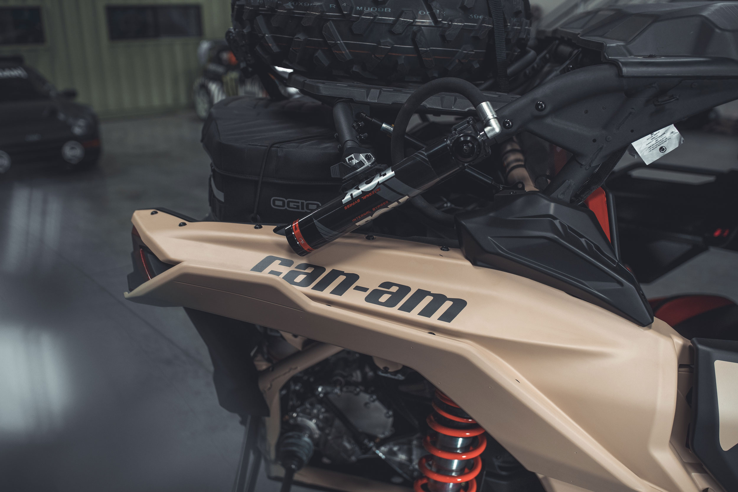 Can-Am terrengsykkel med semi-aktiv fjæringsteknologi og komfort