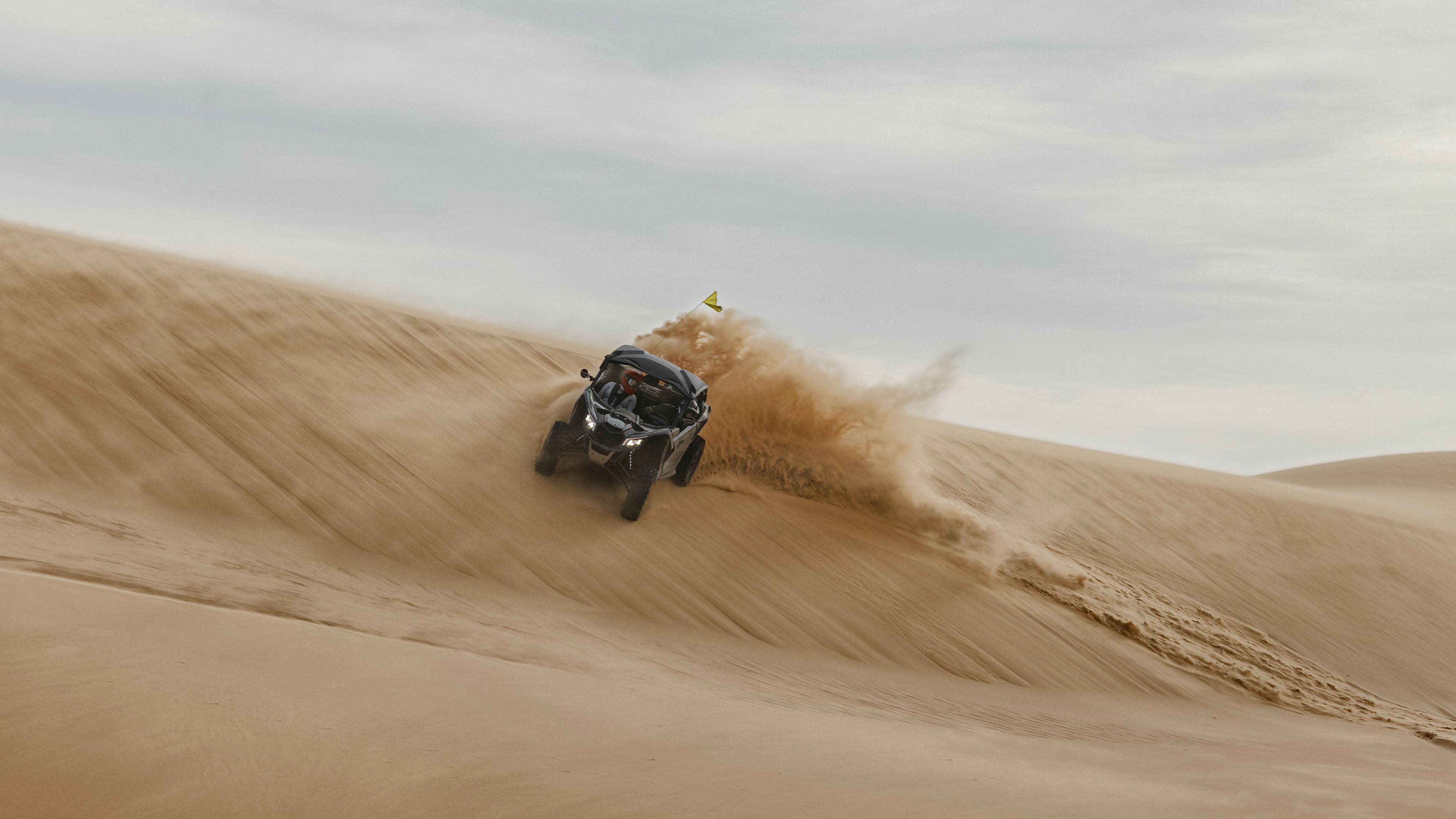 Maverick X3 X ds Turbo RR sur les dunes de sable