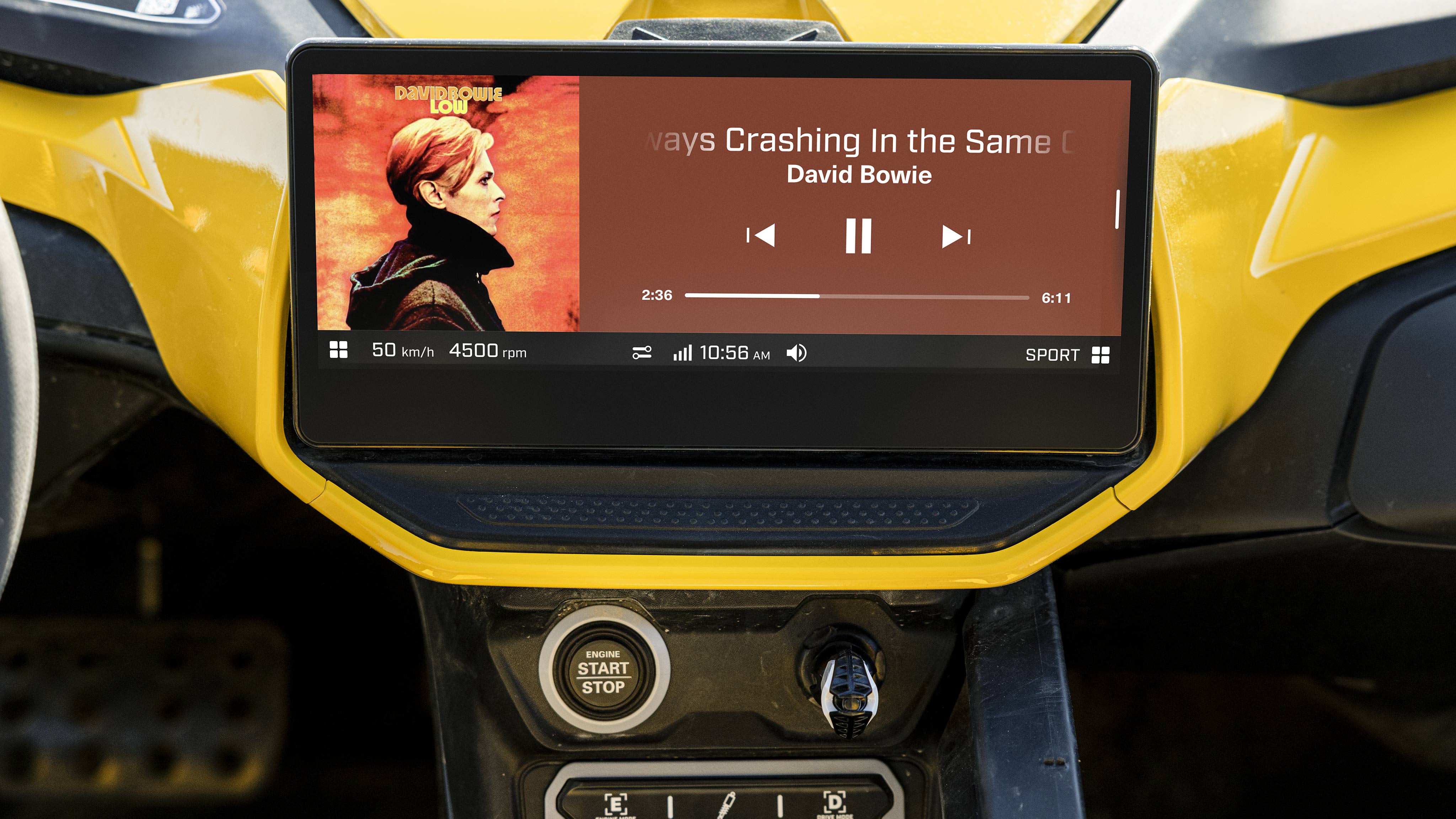 Vue de l'écran tactile 10.25 du Can-Am Maverick R X-RS 2024.