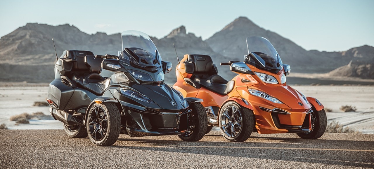 Dois Can-Am Spyder RT Ltd estacionados