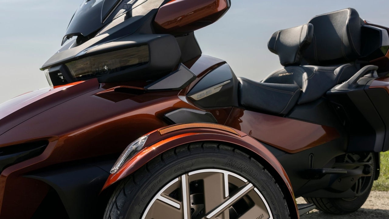 Close up of the Can-Am Spyder RT's Liquid Titanium parts and trims