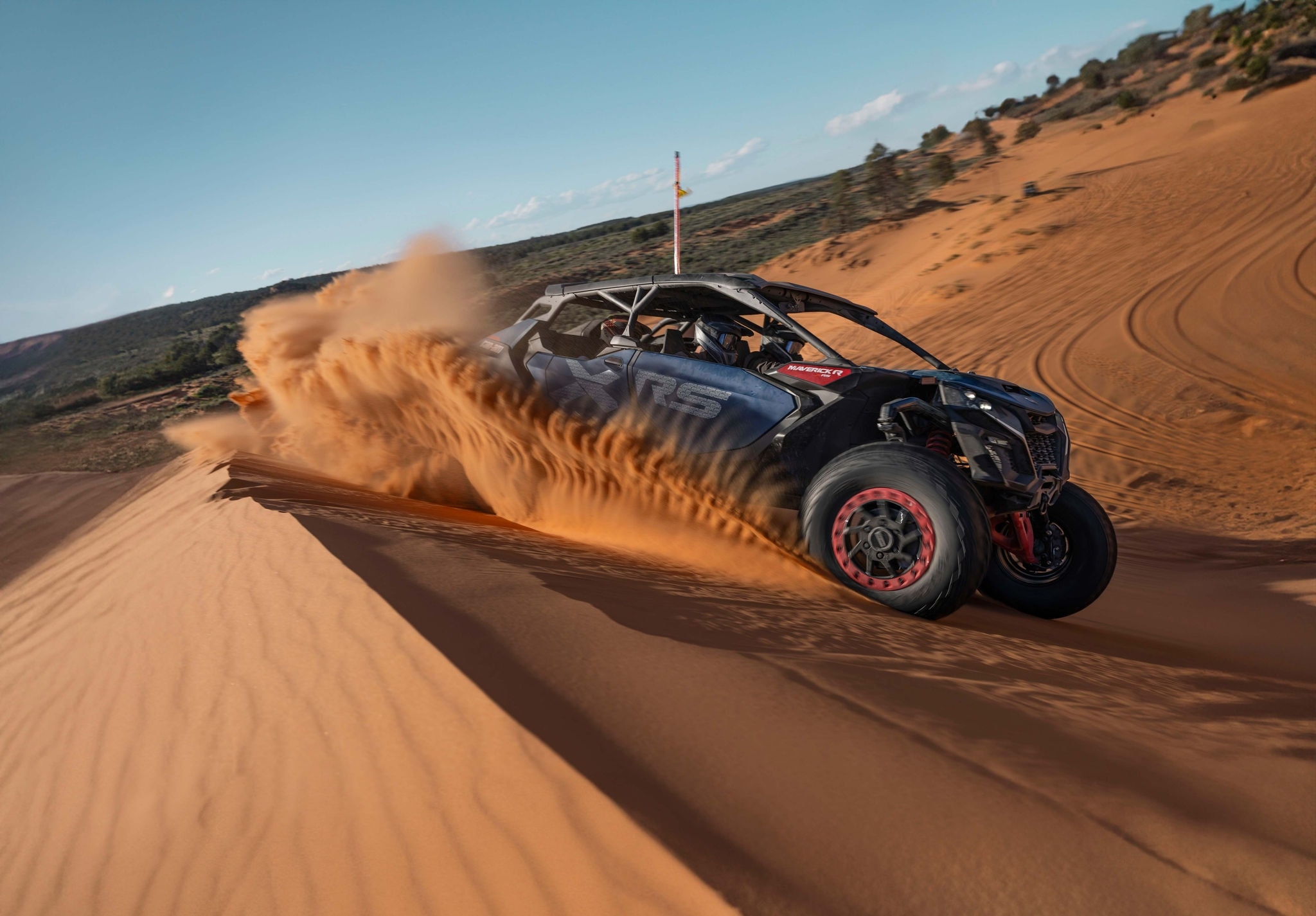 Línea Maverick R 2024