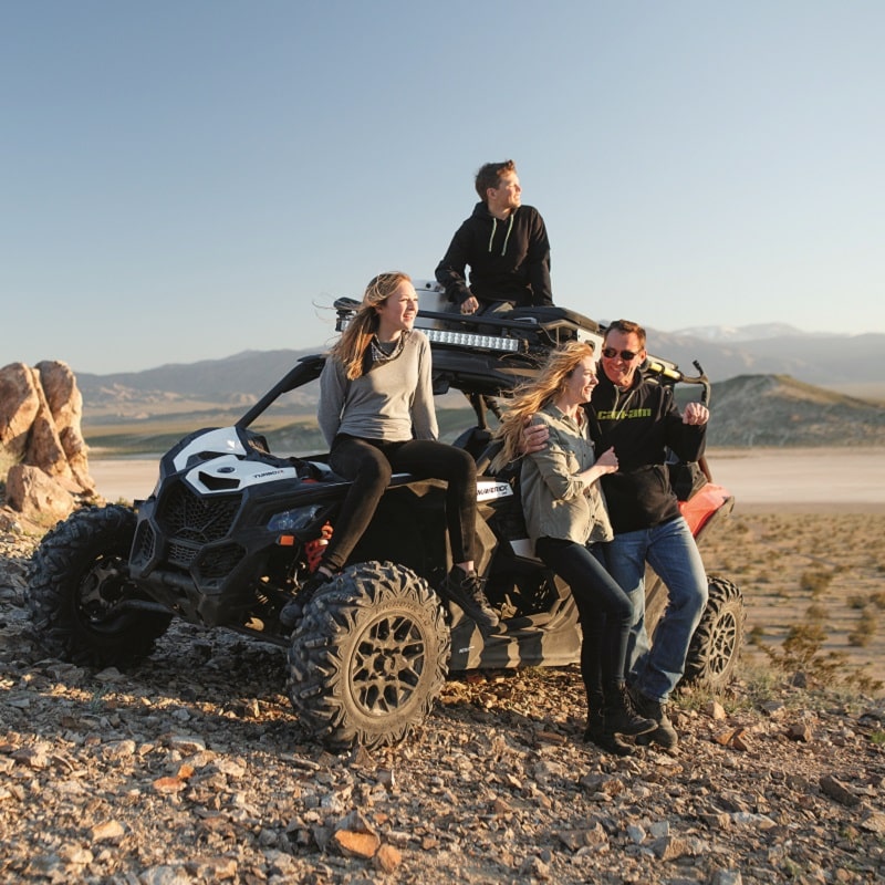 USUÁRIOS COM ROUPAS CAN-AM