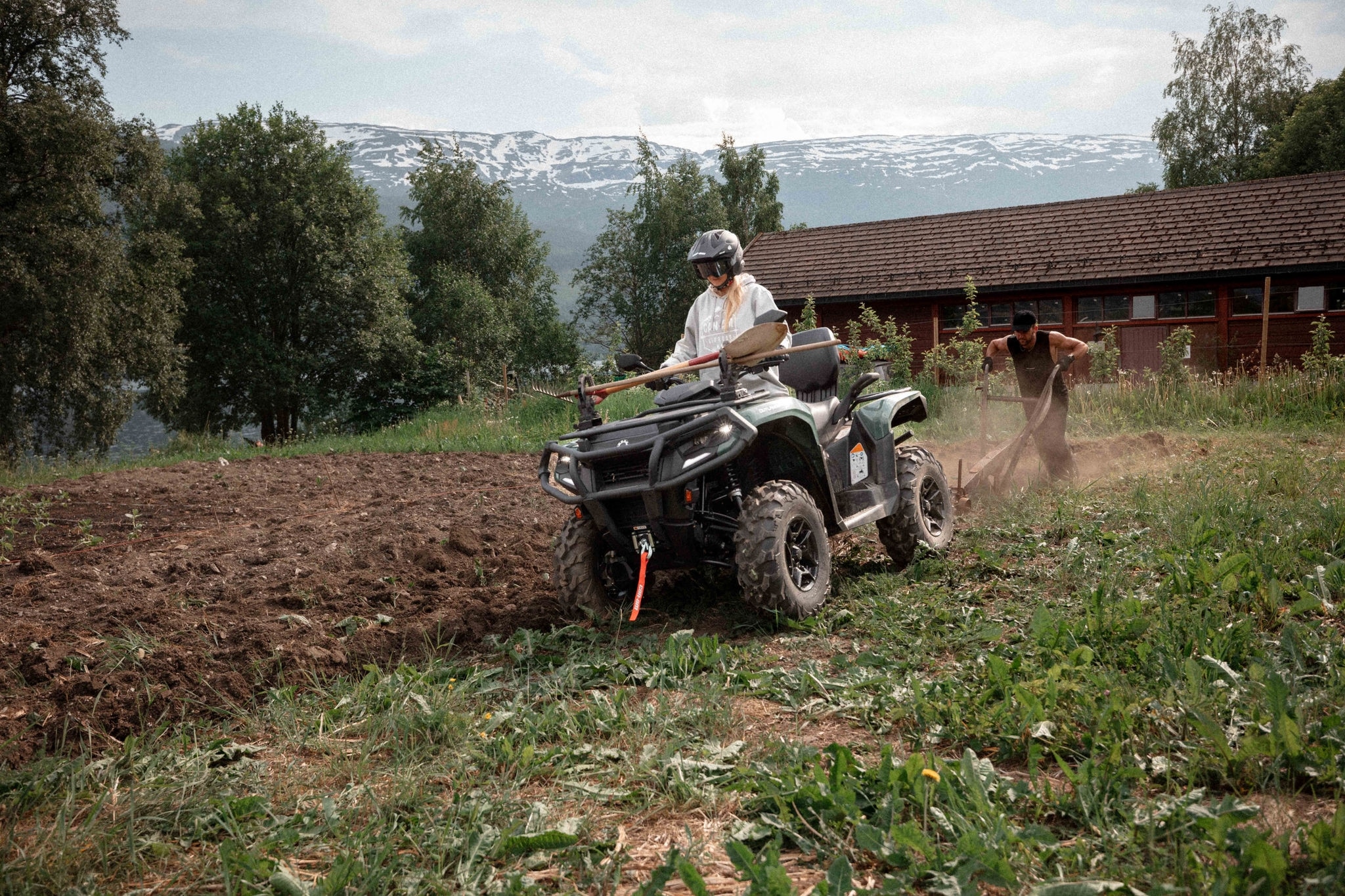 Can-Am Outlander PRO en action sur une ferme