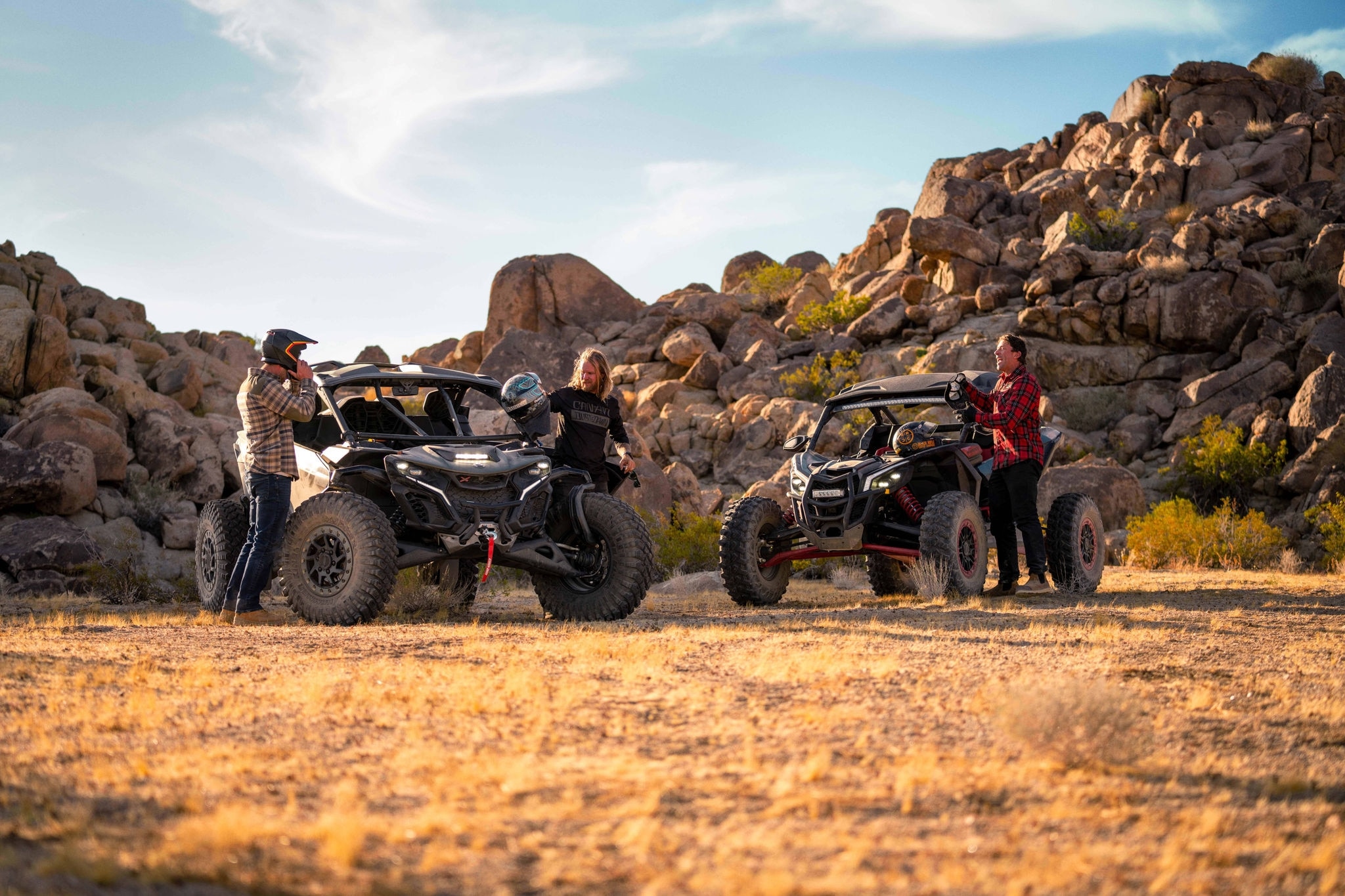 Hombre conduciendo una Can-Am Outlander