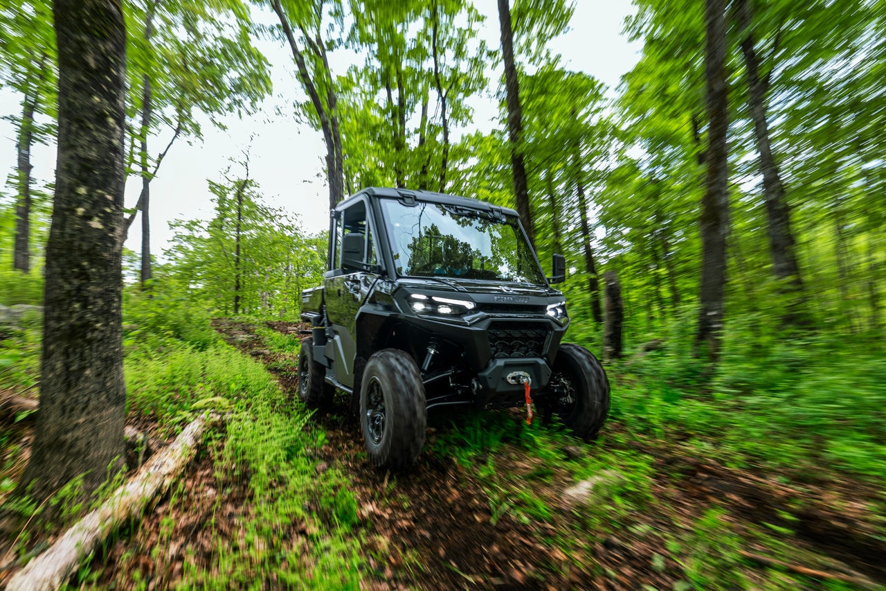Traxter unterwegs im Wald