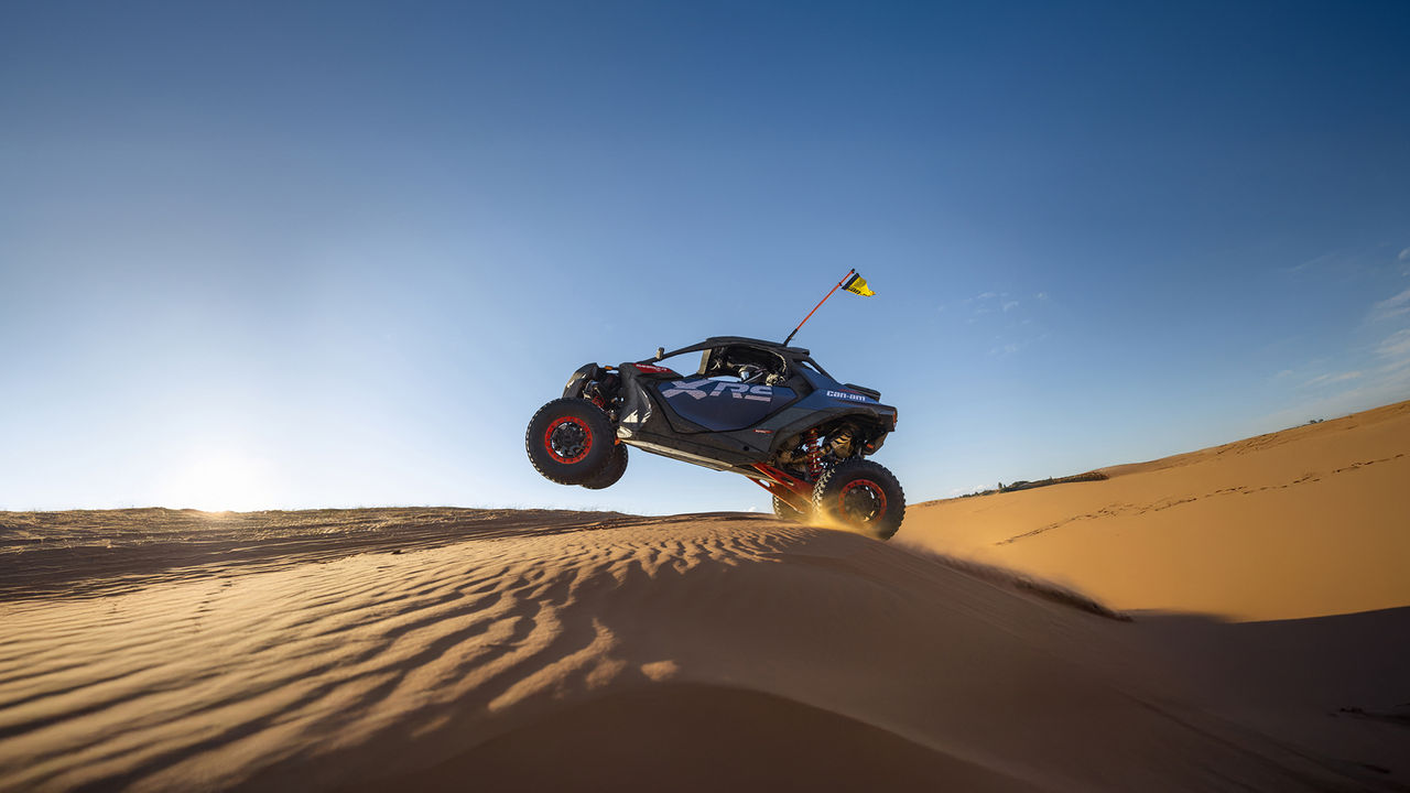 Un Maverick X3 X RS dans le désert