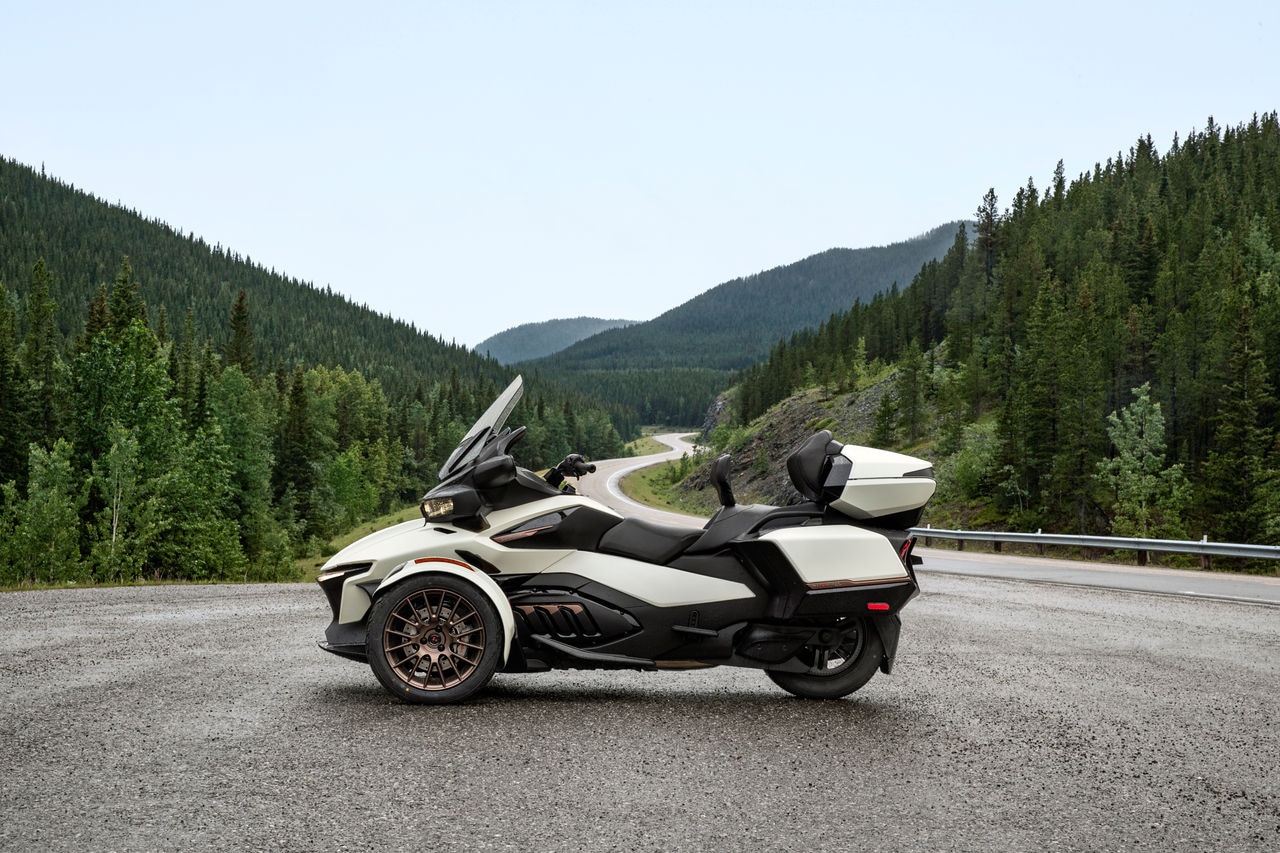 Can-Am Spyder RT STS parked in front of a mountain road