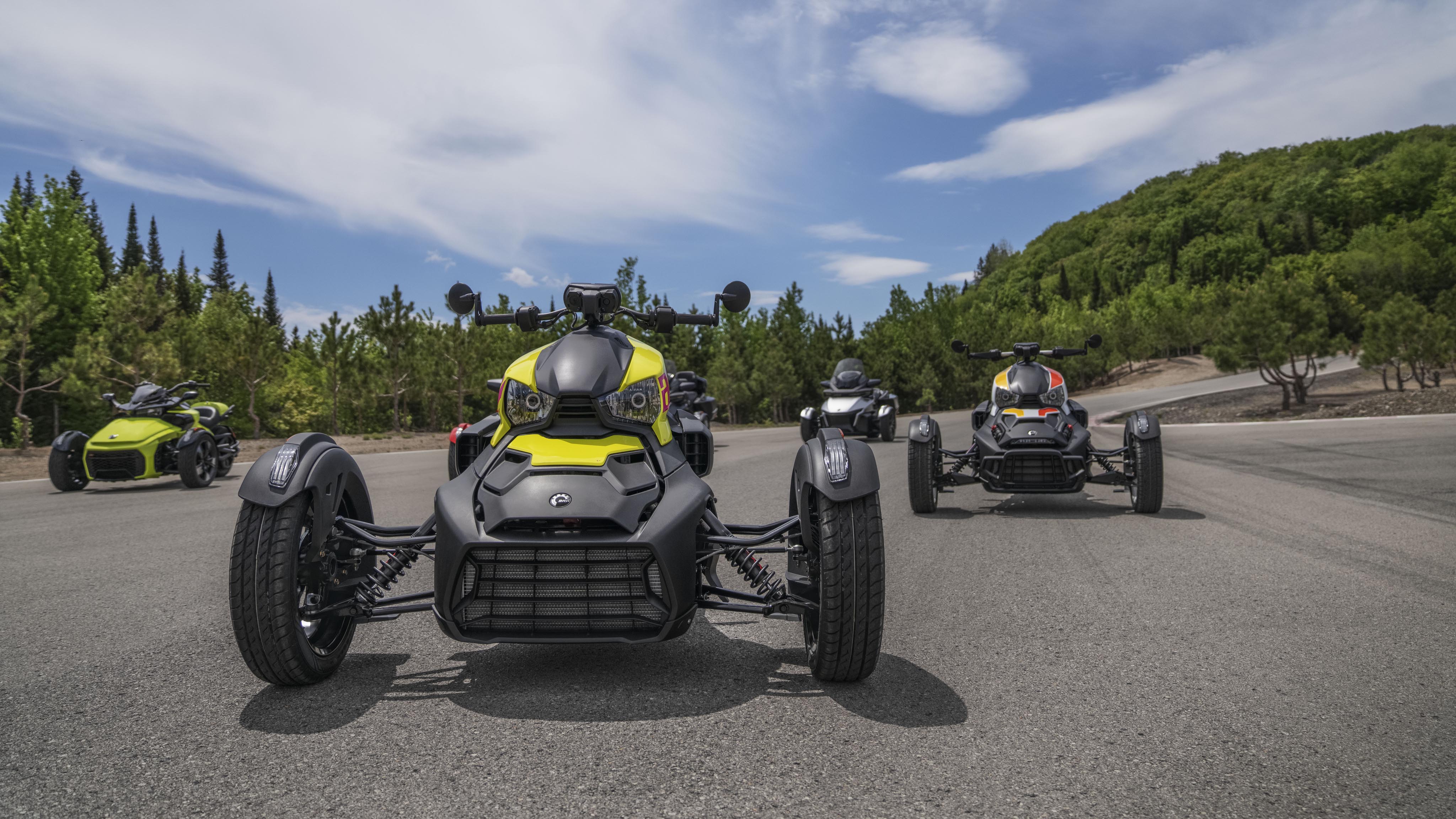 Can-Am's parked togeather 