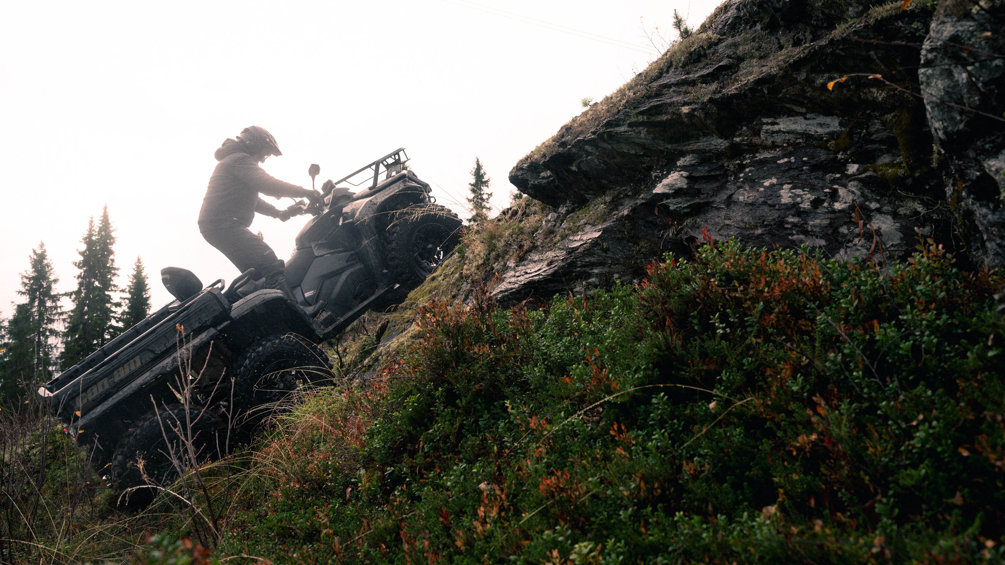 Riders going on a trail in Portugal with Can-Am Outlander XTP 1000 R