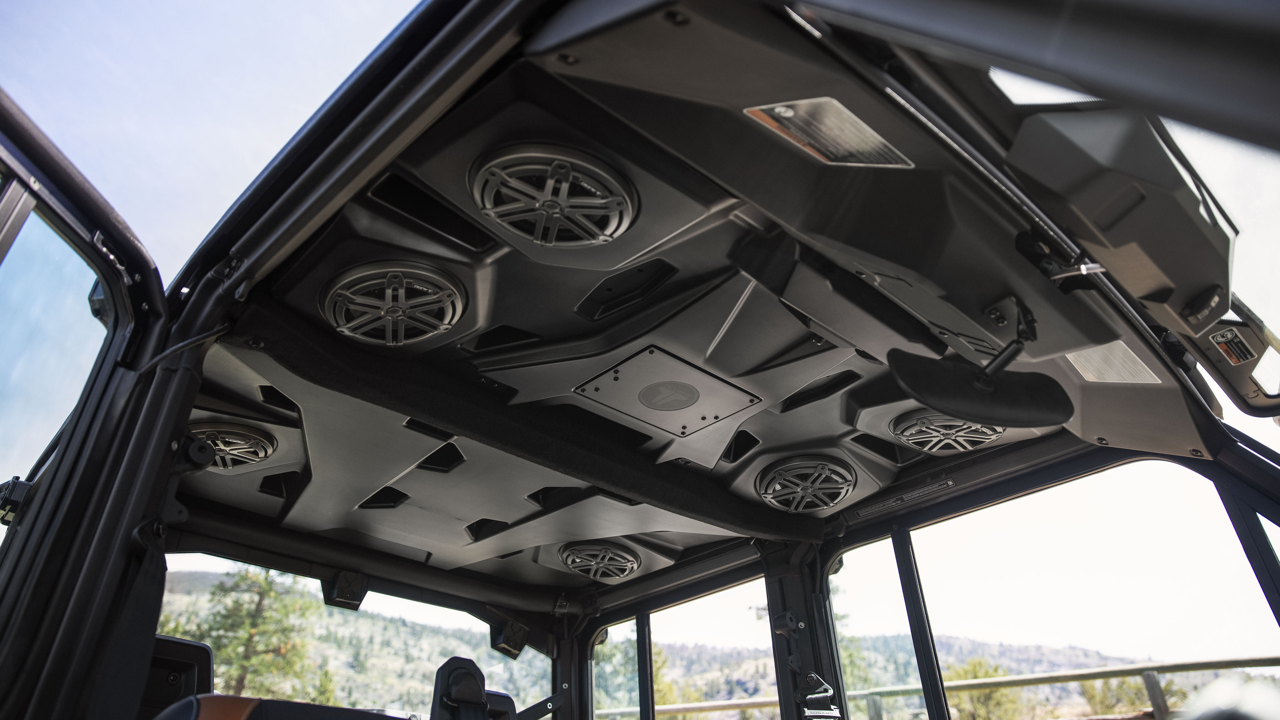 New Can-Am Defender Audio Roof on a Lone Star CAB model, showing 6 speakers