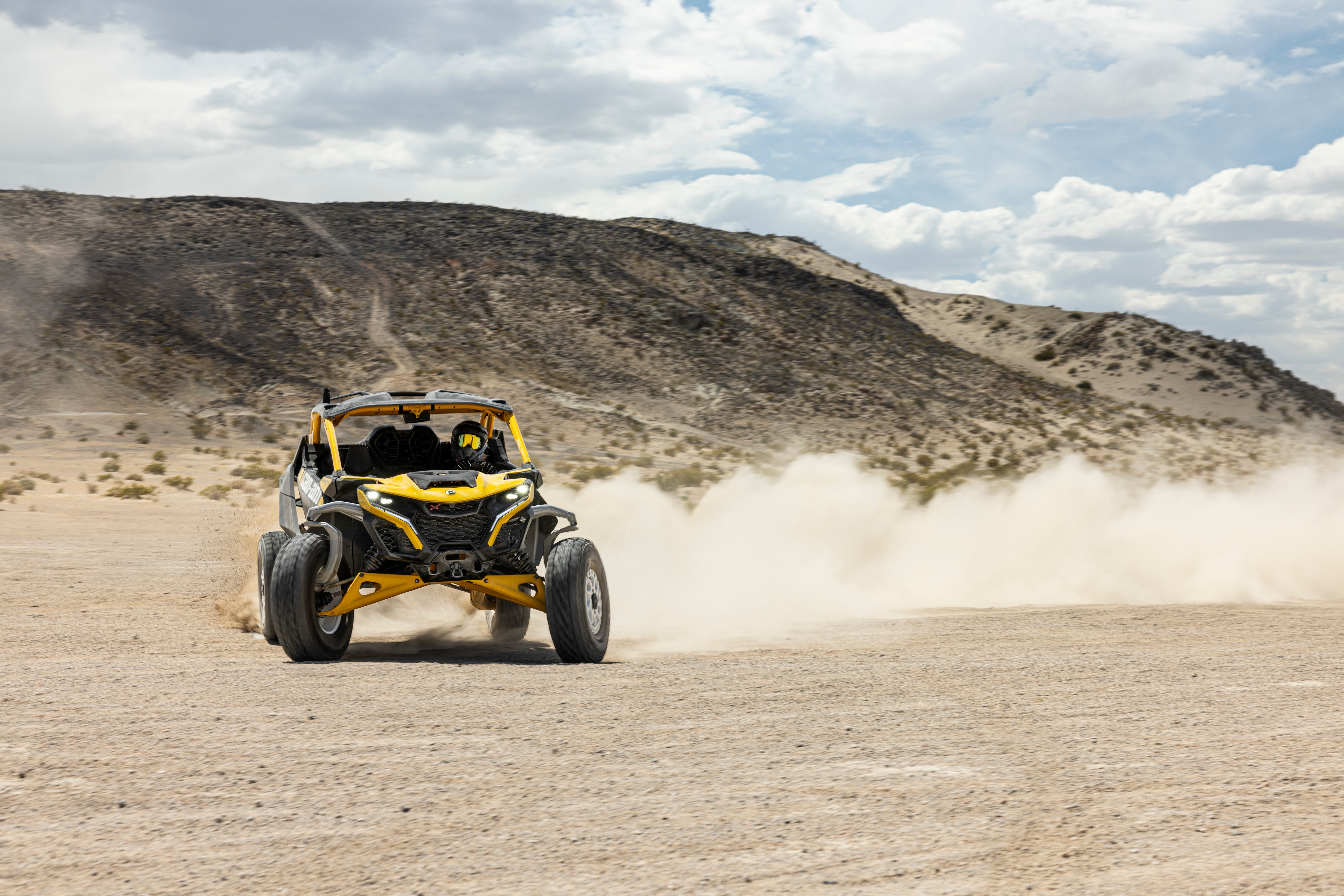 Maverick R X RS en el desierto