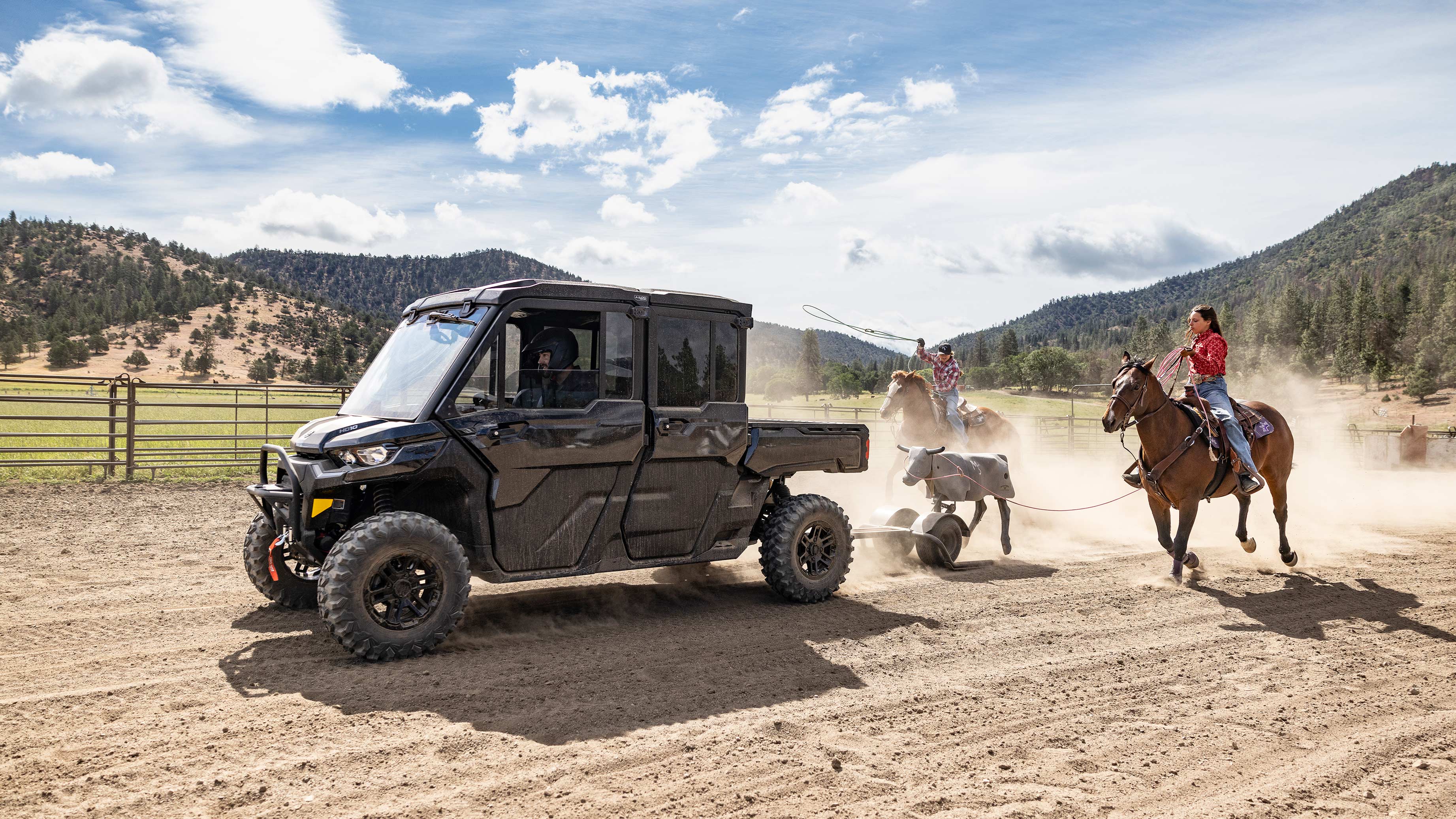 Can-Am Defender avec des conducteurs en action