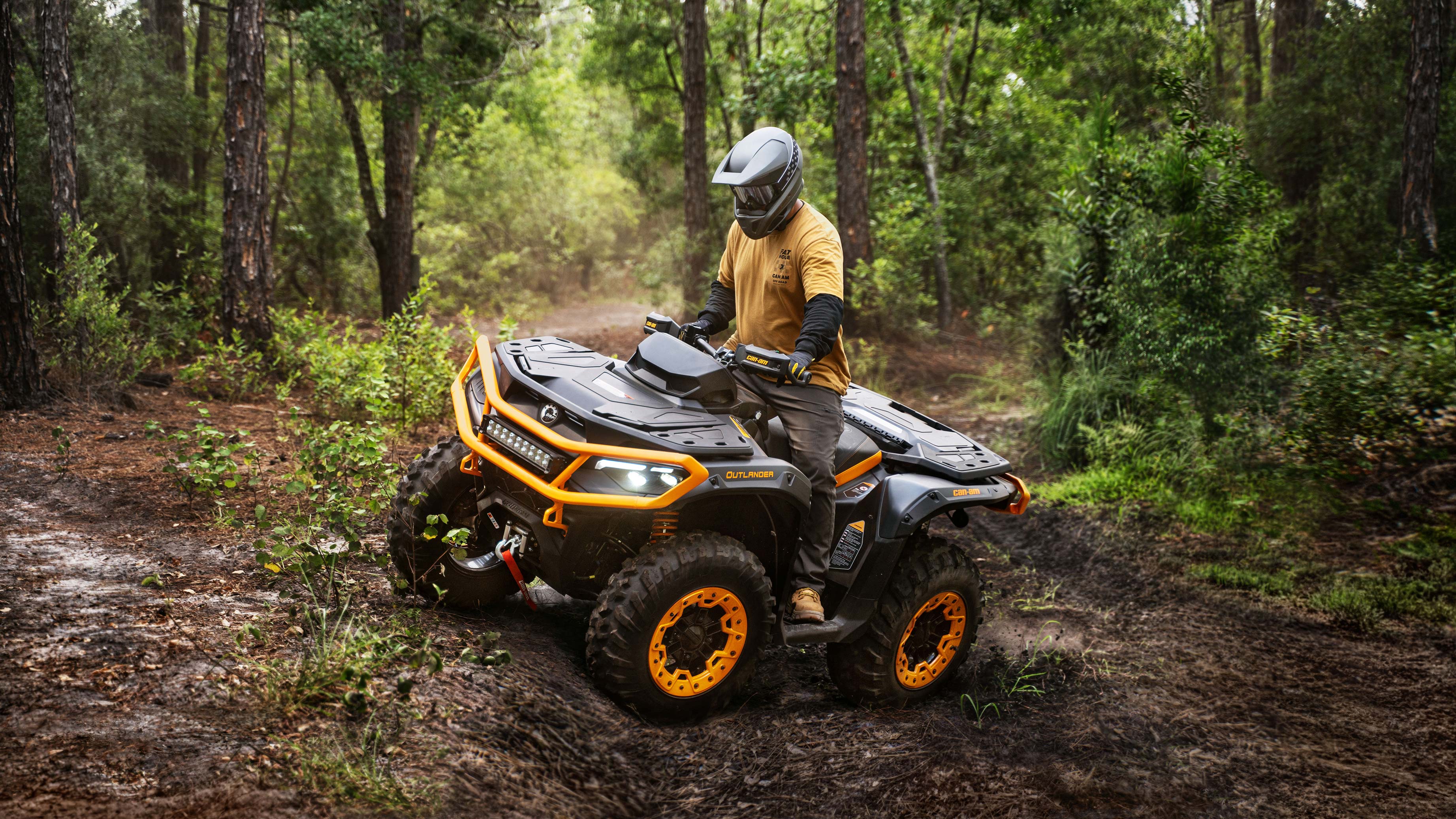 Configuración del ATV Outlander con la suspensión delantera de A-arm en arco