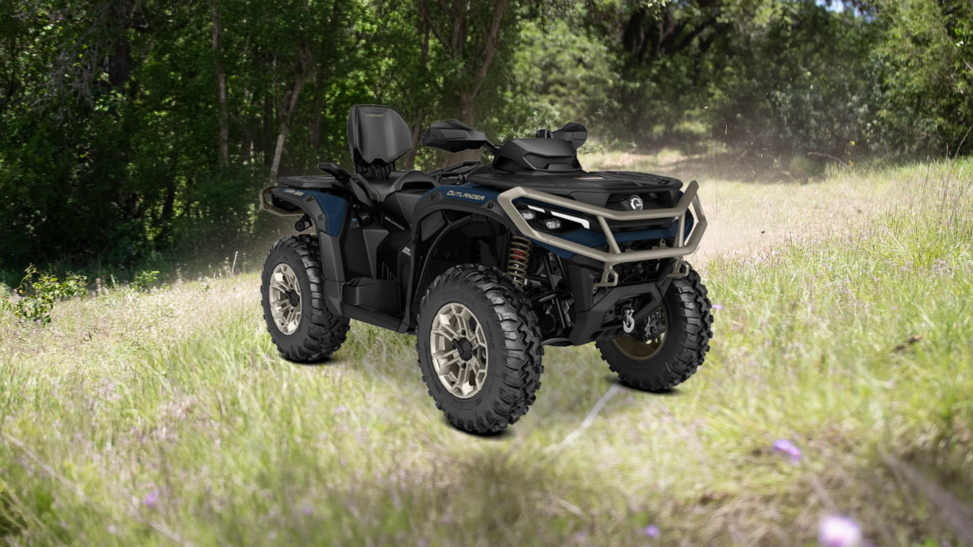 Modelo Outlander Max Limited 1000R 2026 entre matos altos em floresta.