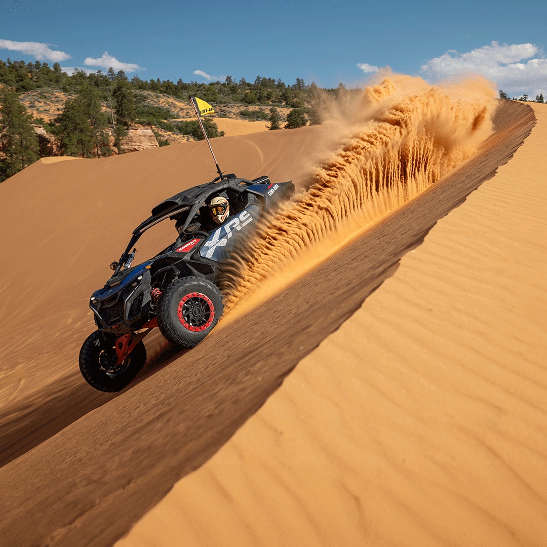Maverick R derrapando por el desierto 