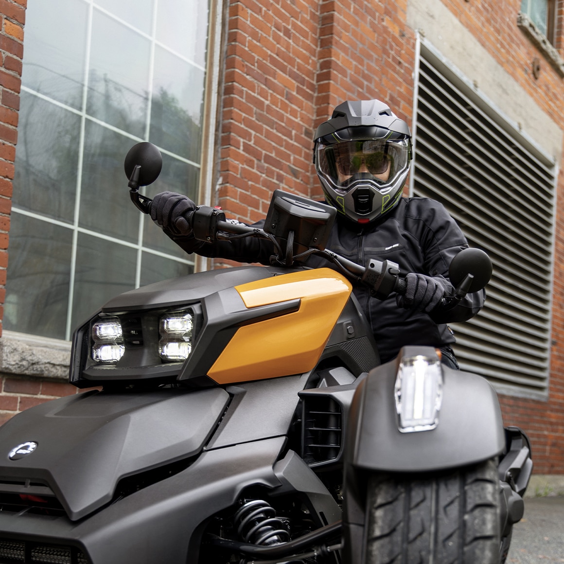 Motocycliste assis sur le nouveau Can-Am Ryker 2027