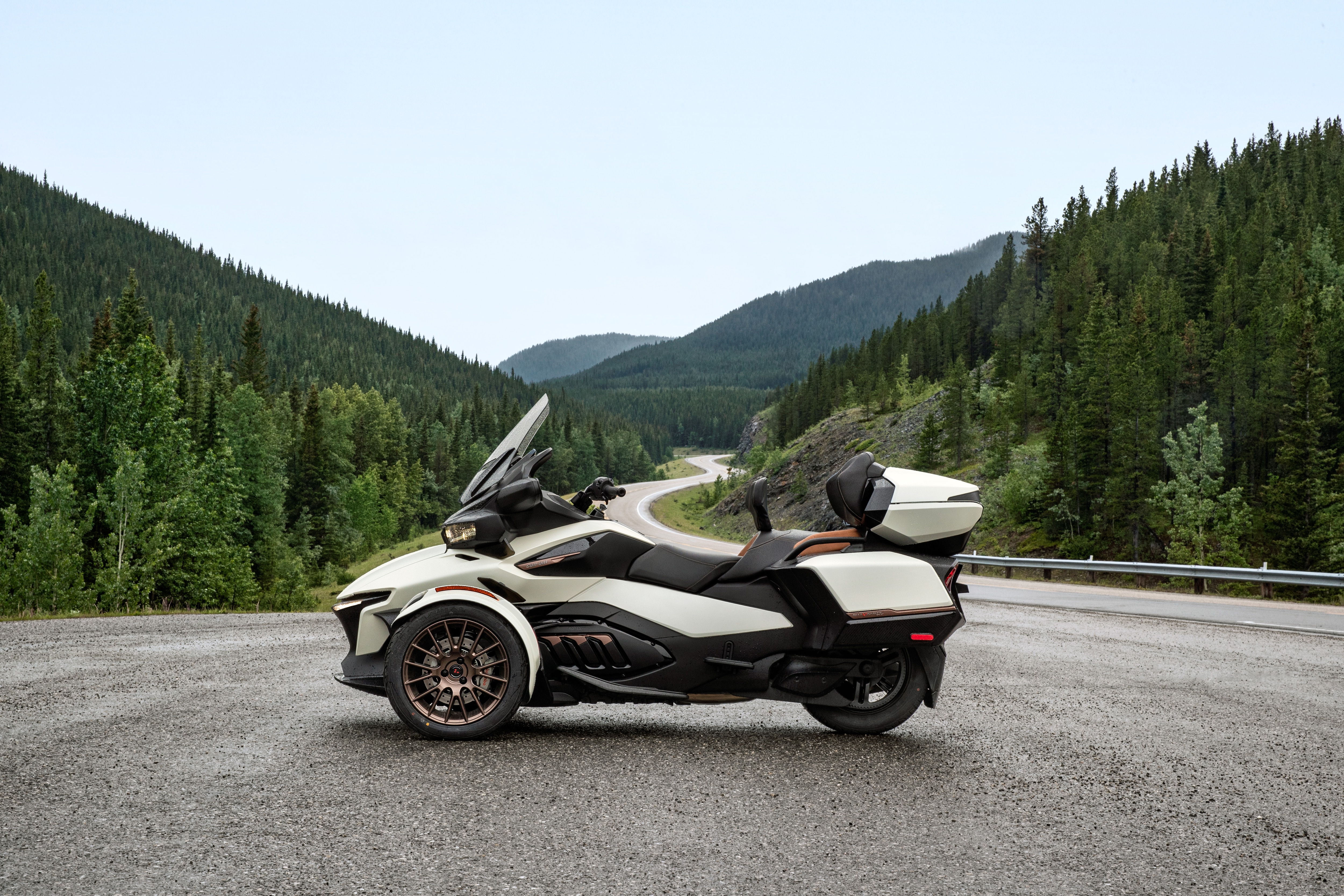 Sideshot of the new 2024 Can-Am Spyder RT