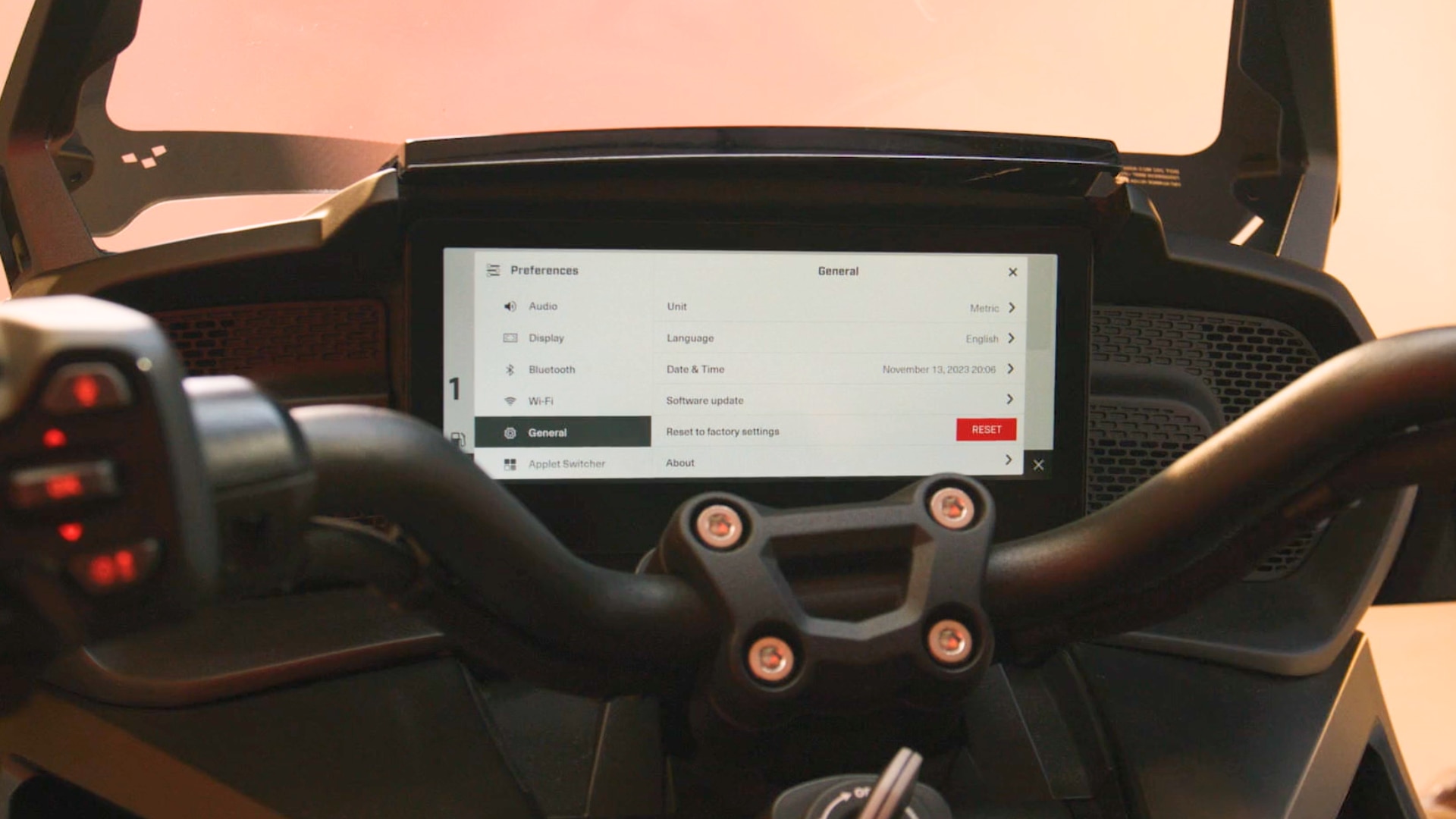 How to update the software on the Can-Am Spyder 10.25” touchscreen display