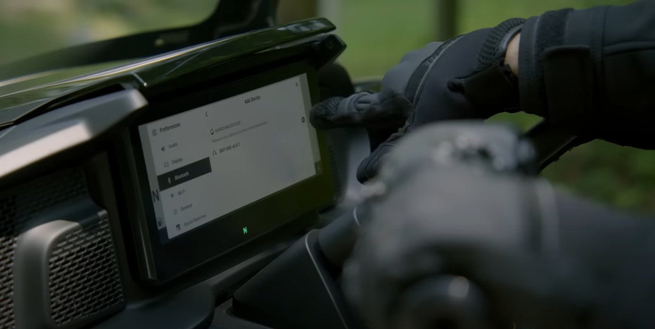 Paring a device on the Can-Am 10,25'' touchscreen display