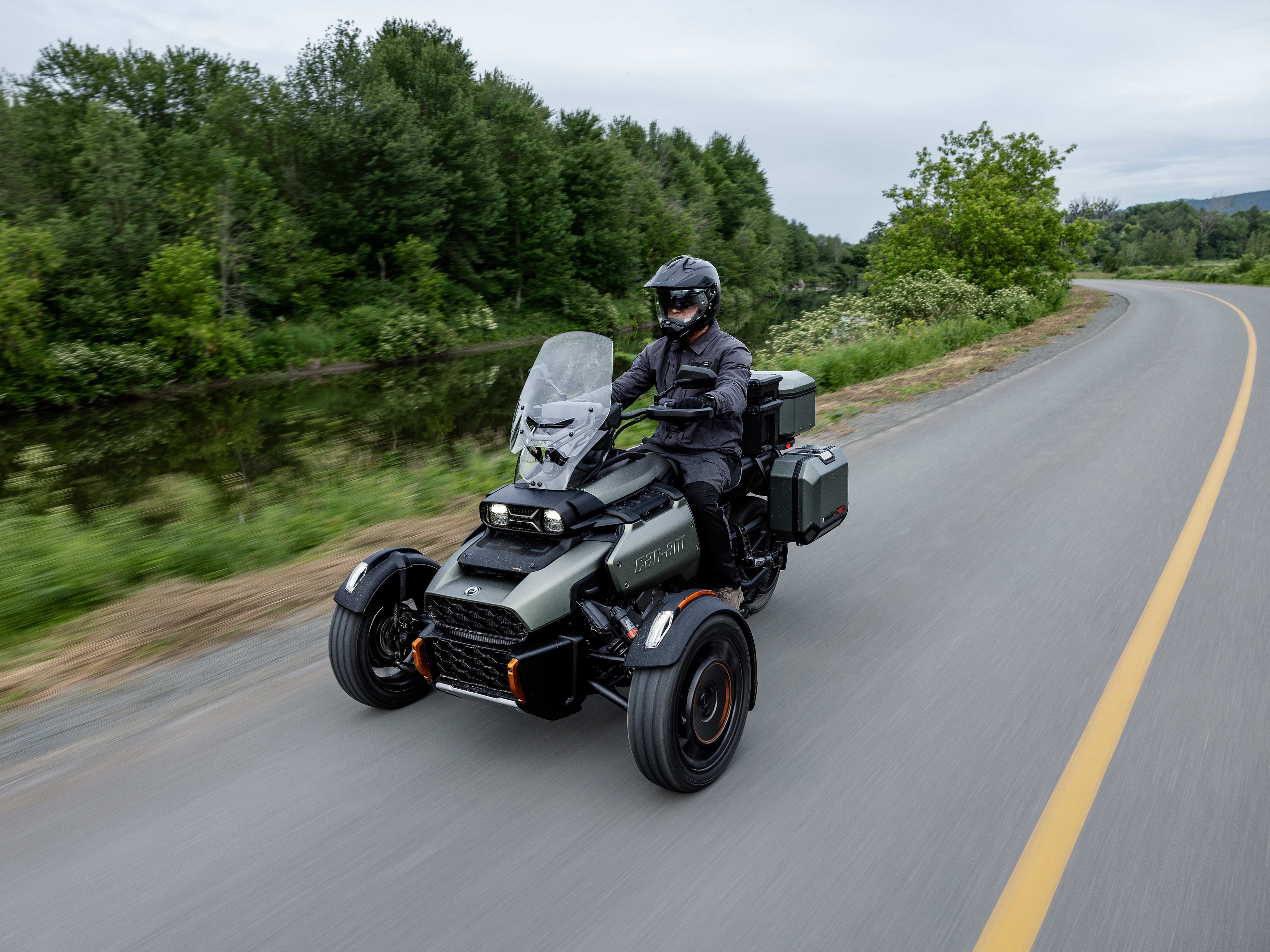 Can-Am Canyon Redrock op de weg