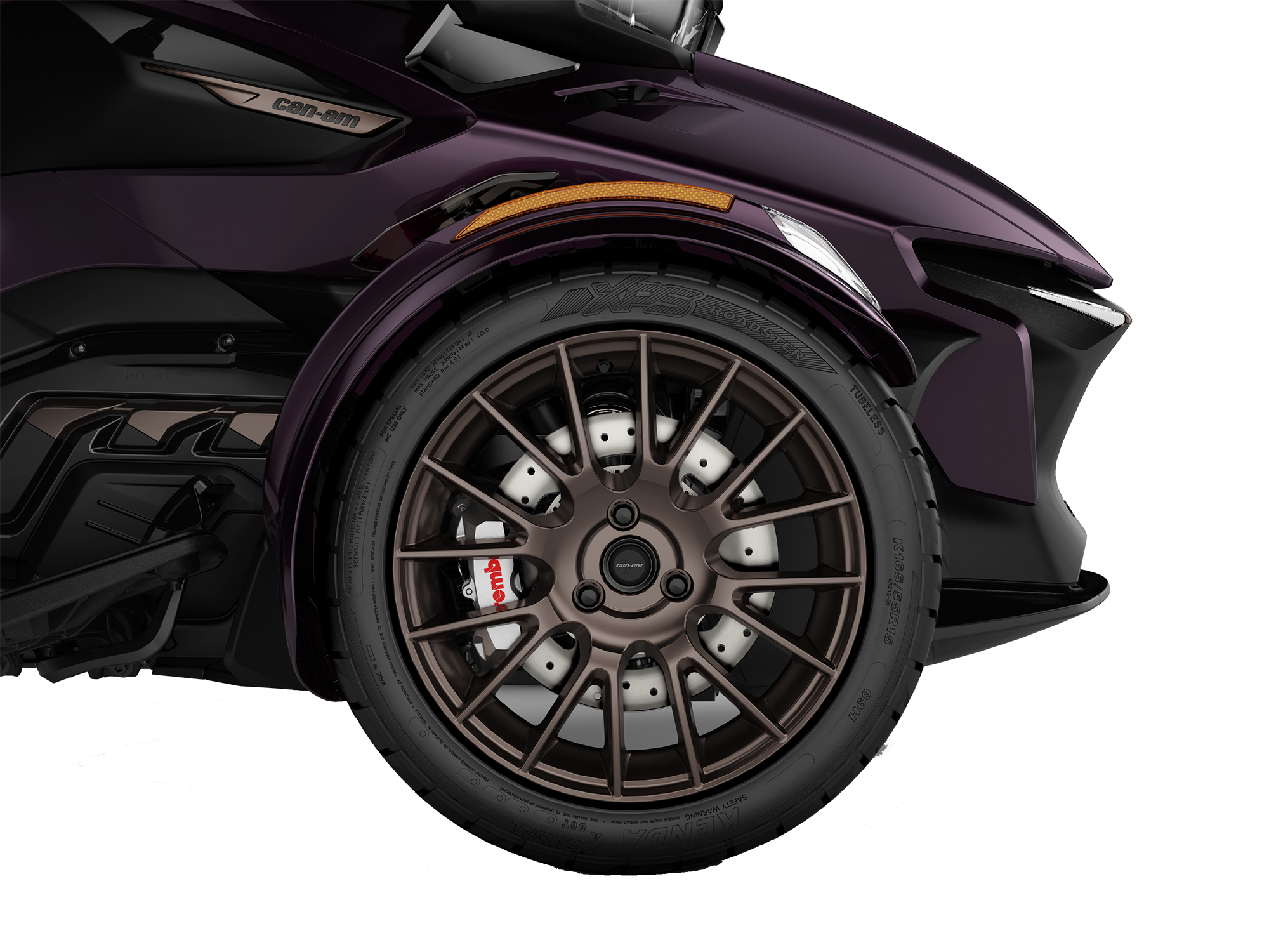 Gros plan sur les pneus XPS roadster, plus durables qu'auparavant, conçus pour votre Can-Am Spyder RT.