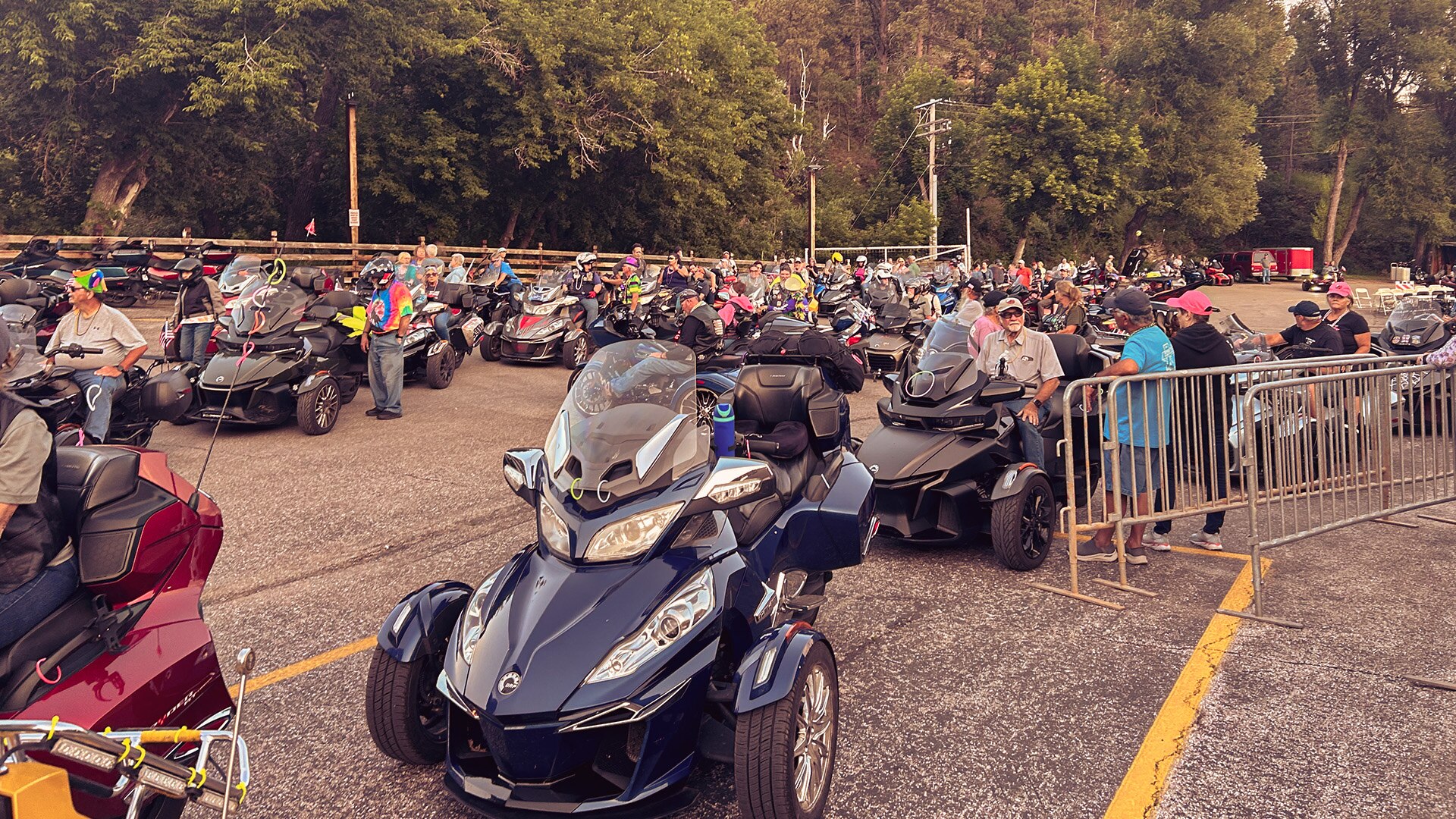 Multiple Rider Motorcycle 3-Wheel Riding Communities - Can-Am On-Road