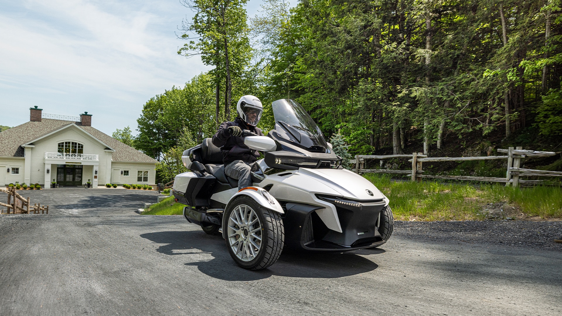 A man ready to set off on an adventure on his Spyder RT