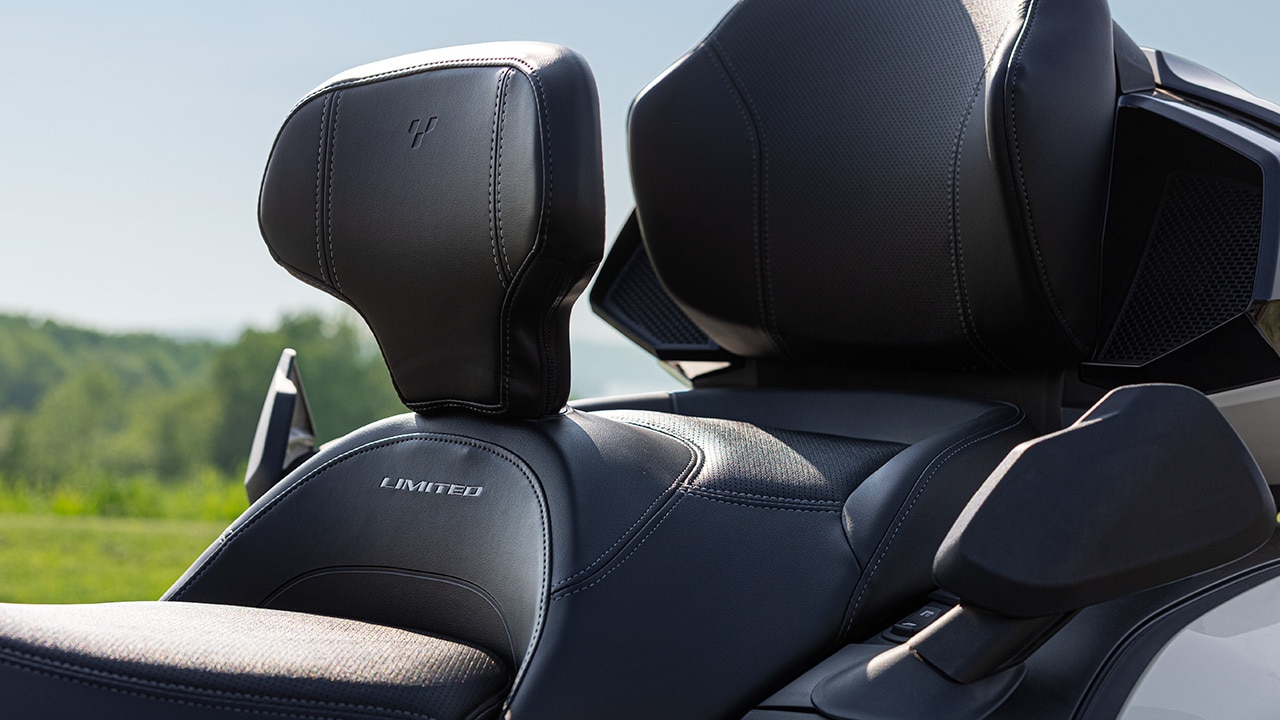 カンナム・スパイダー3輪車のシート