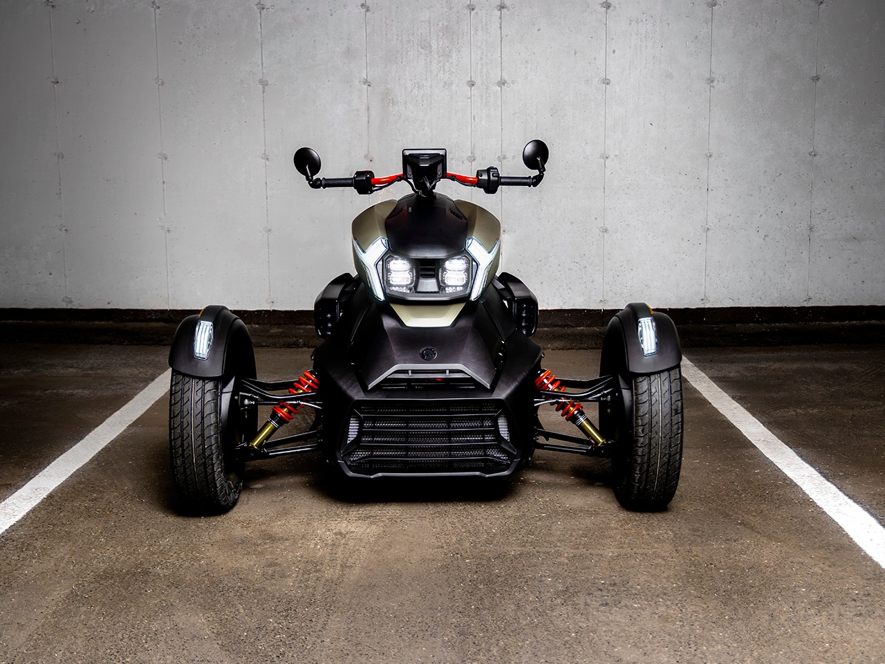 Le nouveau véhicule trois roues Can-Am Ryker 2027 stationné dans un garage souterrain
