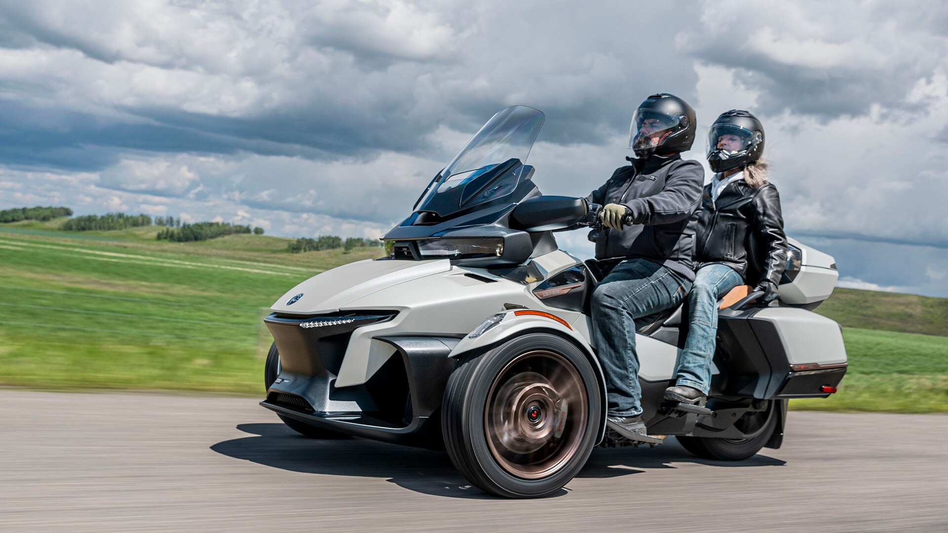 Man and woman riding on a 3-wheel motorcycle Can-Am Spyder RT
