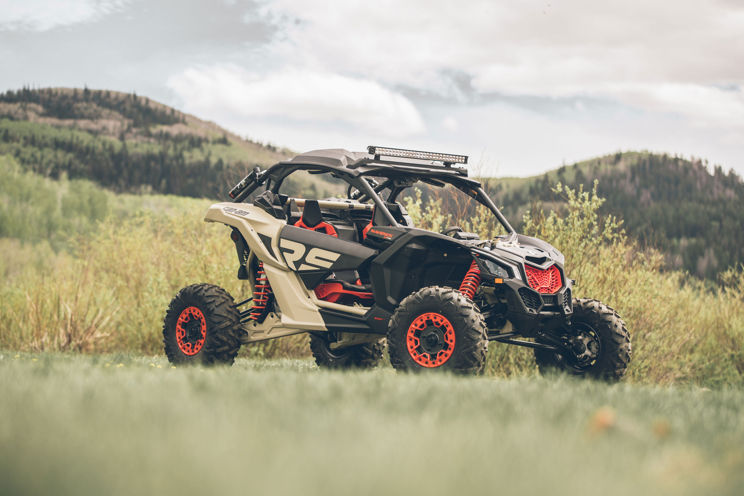 MY21 Can-Am Maverick X rs Turbo RR Desert Tan Carbon Black Can-Am Red background