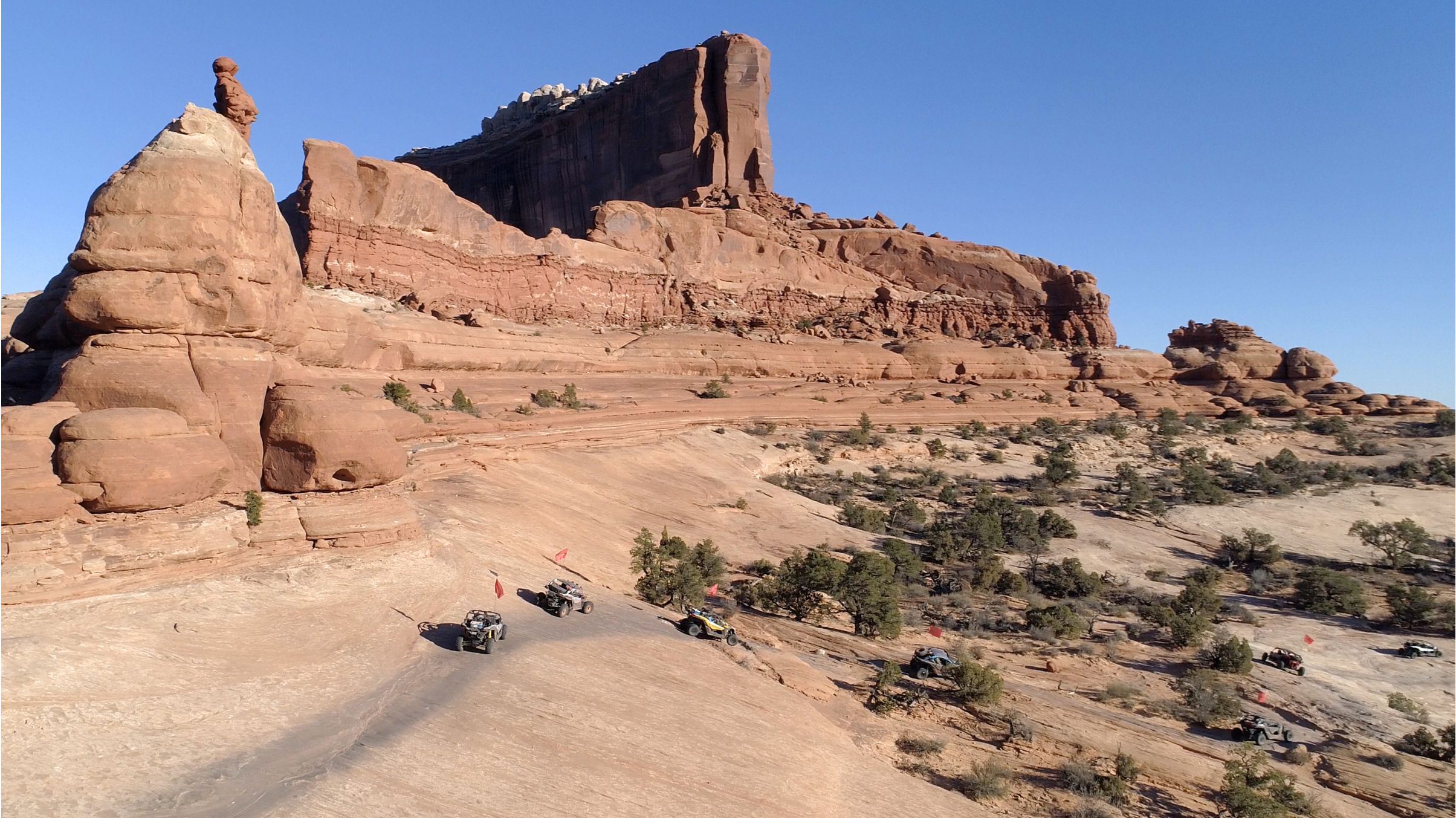 7 vehículos Can-Am Off-Road en el desierto