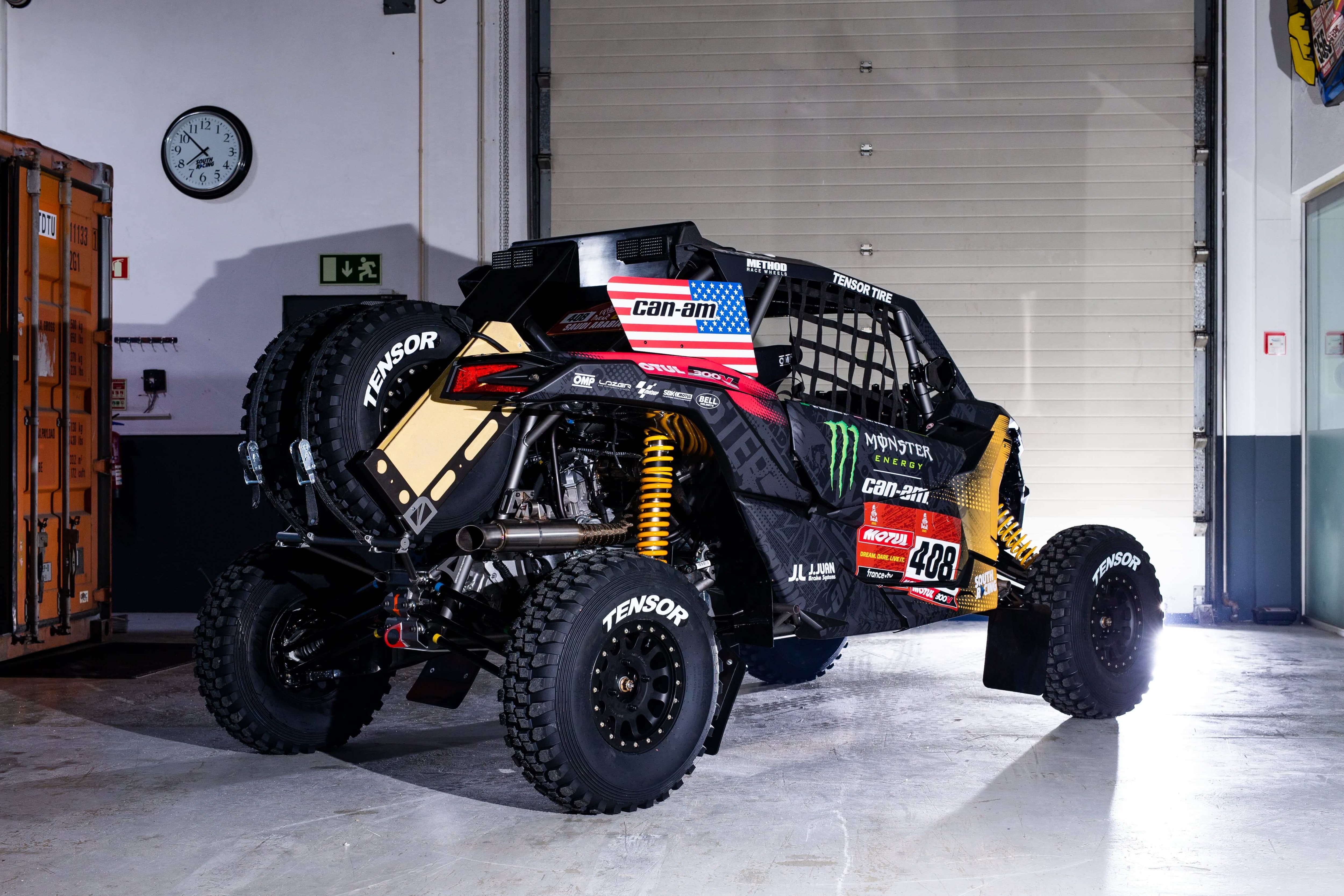 Vue arrière du Can-Am Maverick personnalisé d’Austin Jones au Rallye Dakar 2021