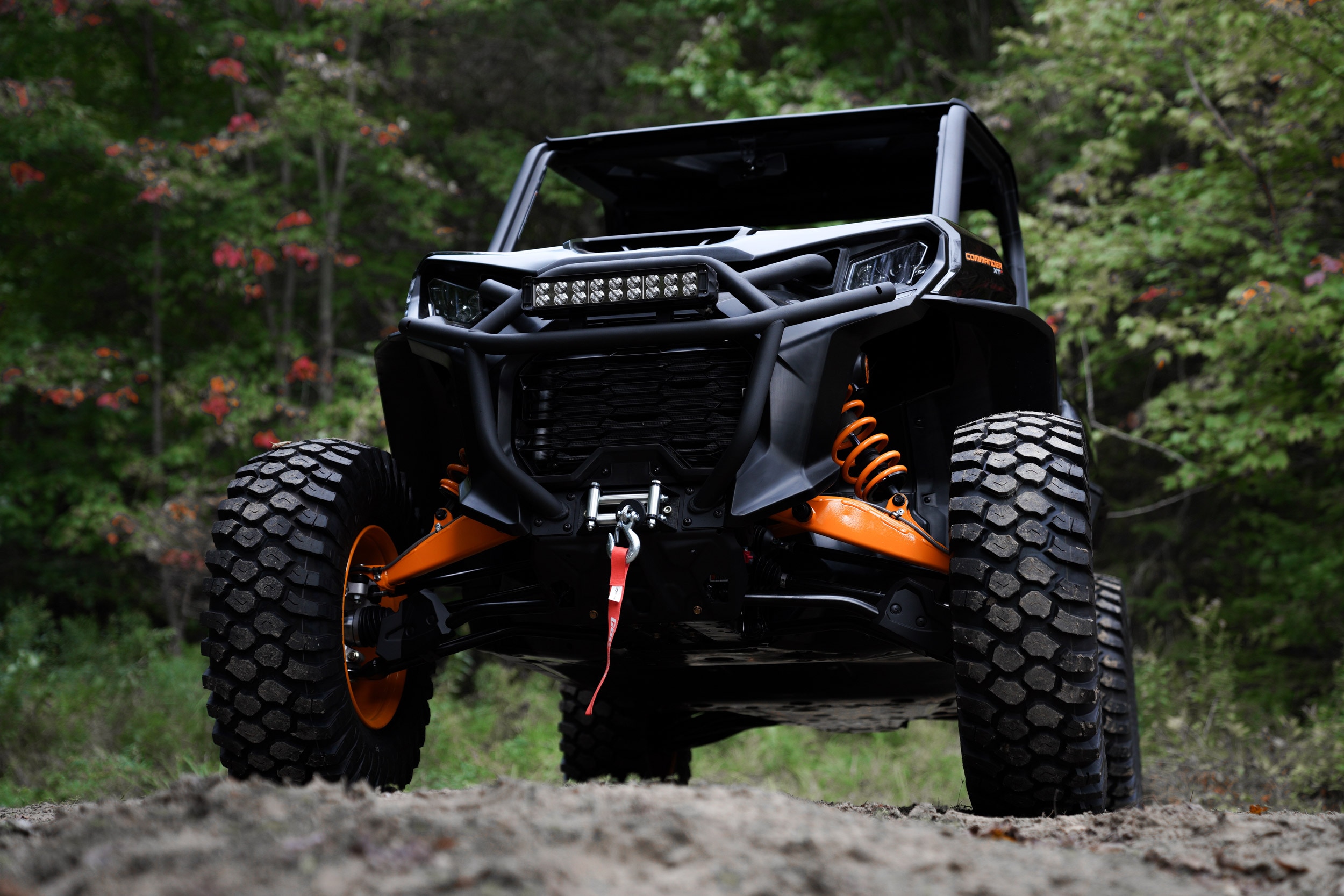 2022 Can-Am Commander Side by side vehicle with versatile XPS tires