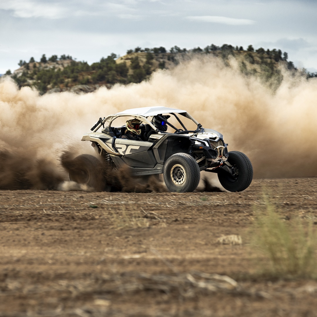 Can-Am Maverick X3 X rc 72" Turbo RR driving in the desert