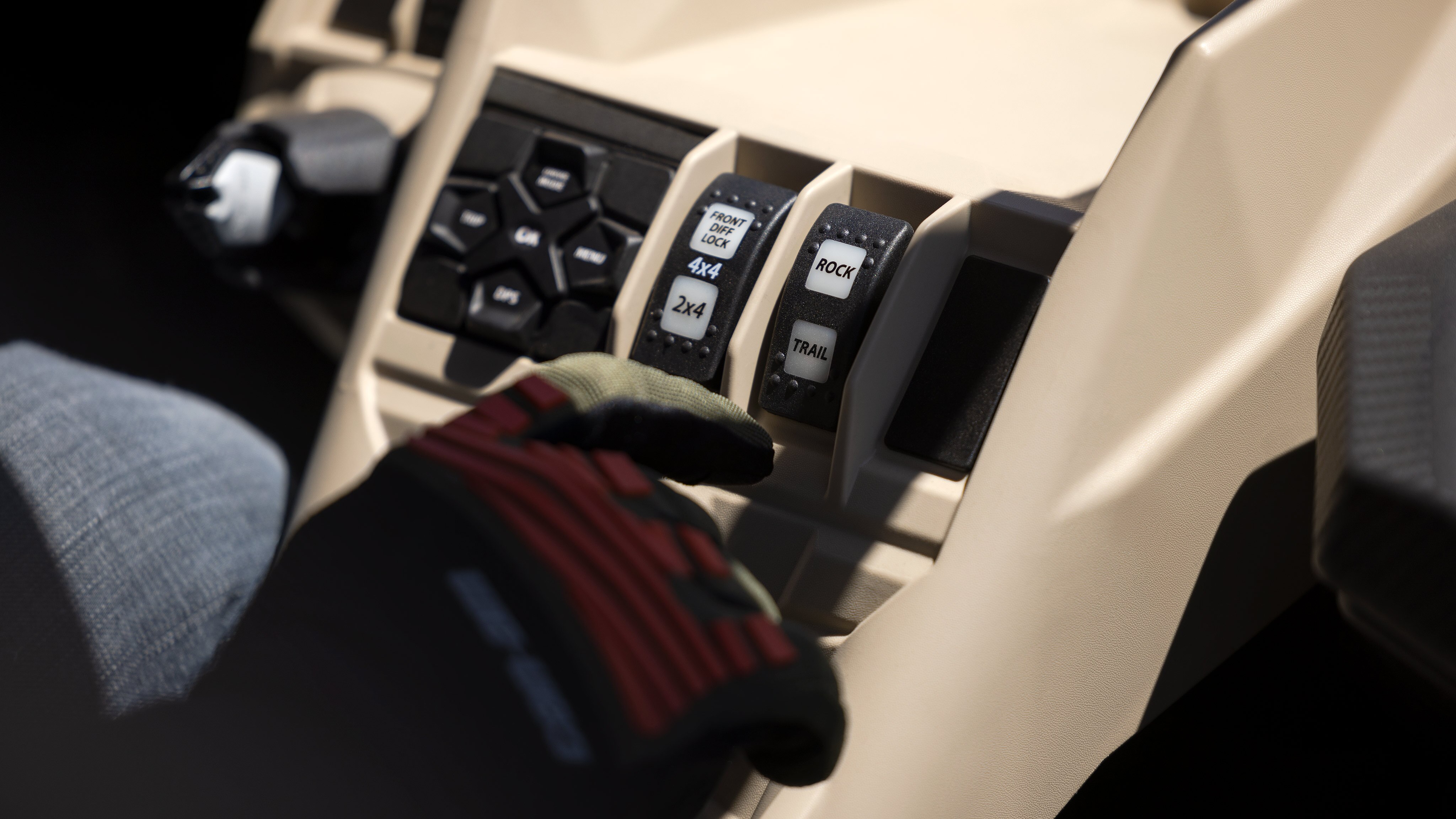 Uso de los controles integrados en consola de vehículo Can-Am