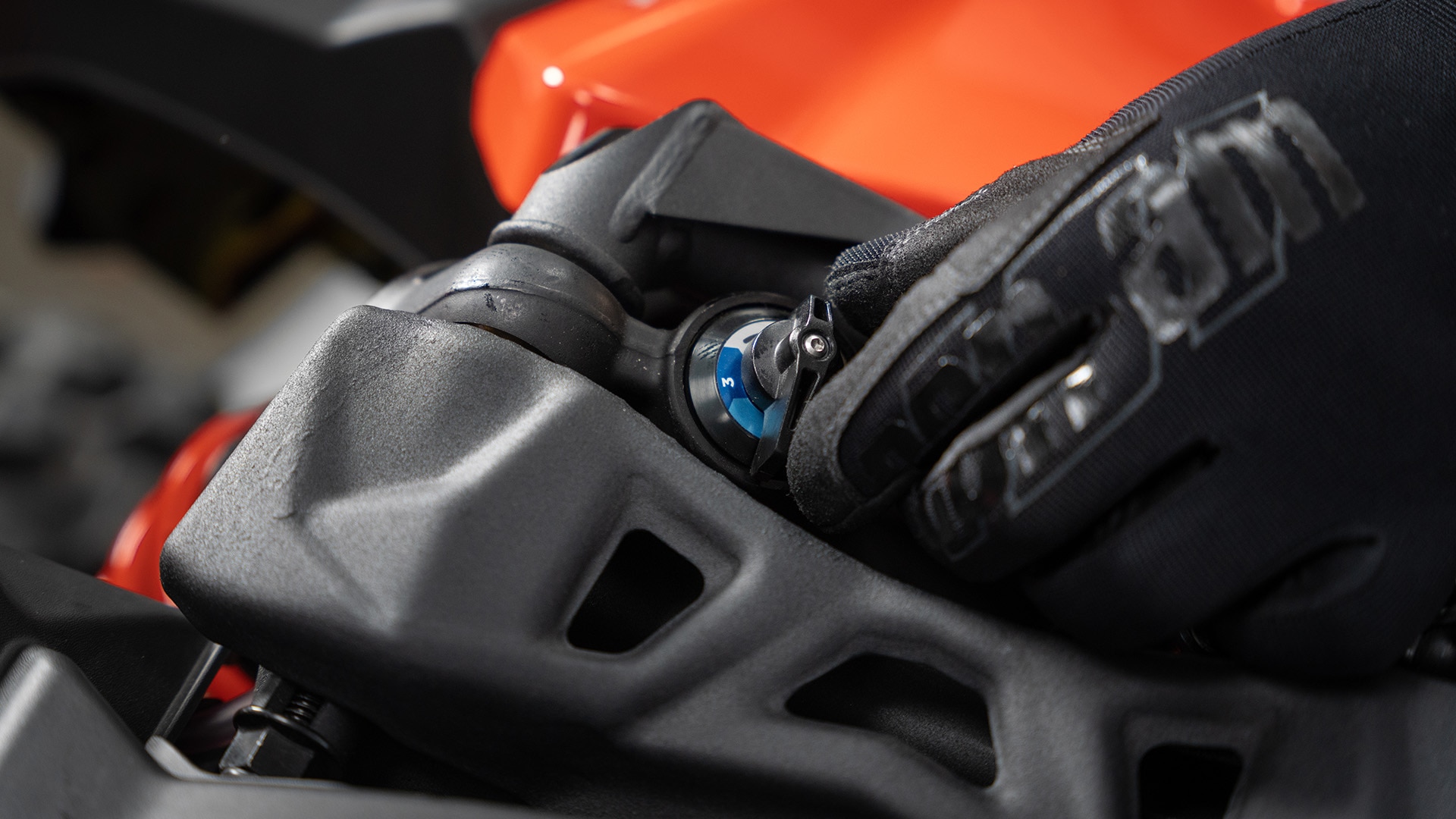 How to adjust your Can-Am SXS shocks