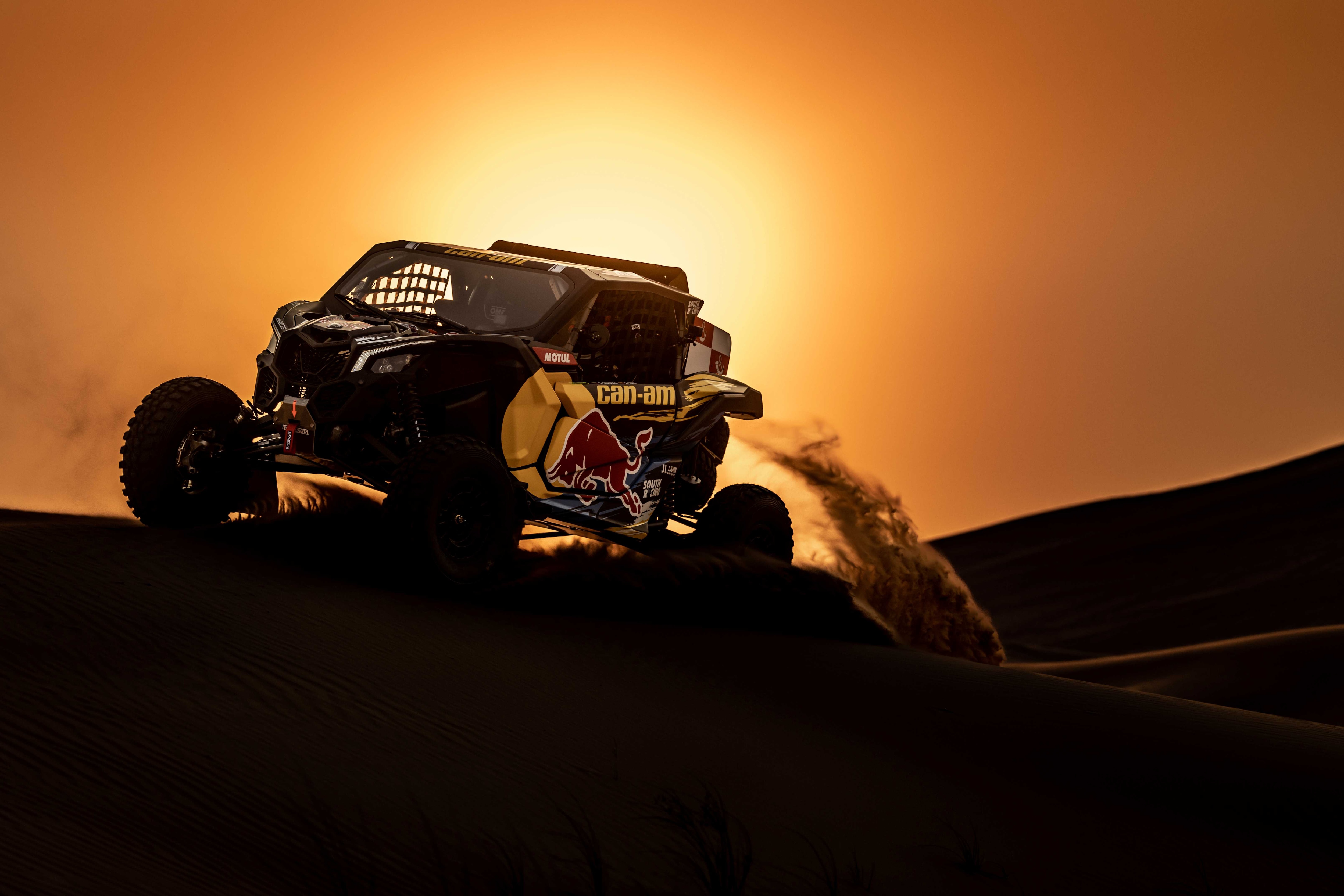 Imagem impressionante do Maverick X3 no deserto ao anoitecer