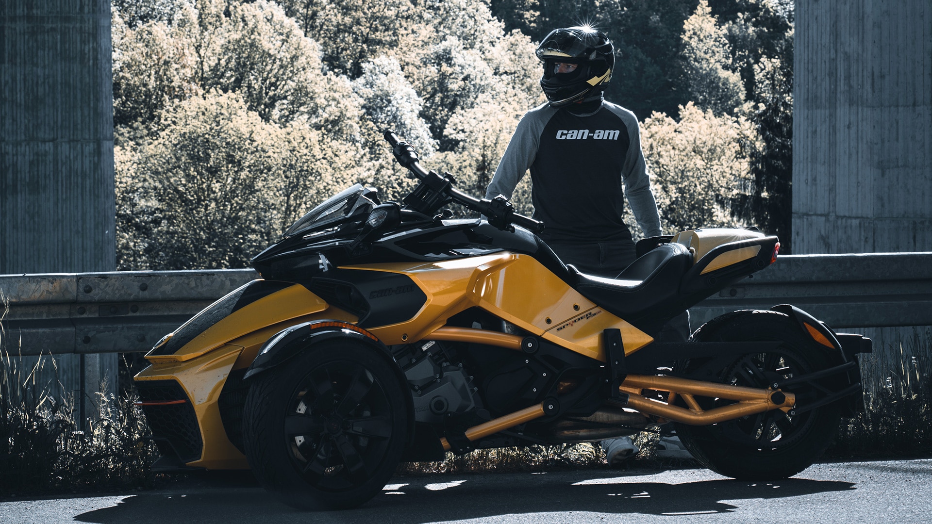 Niko on his Can-Am Spyder F3 in Can-Am gear