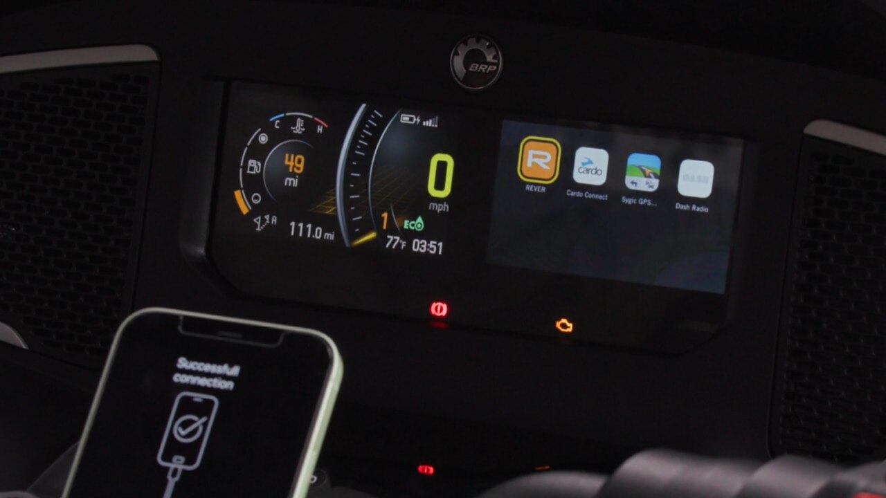 Technologie BRP Connect sur l'écran d'un véhicule Can-Am Spyder