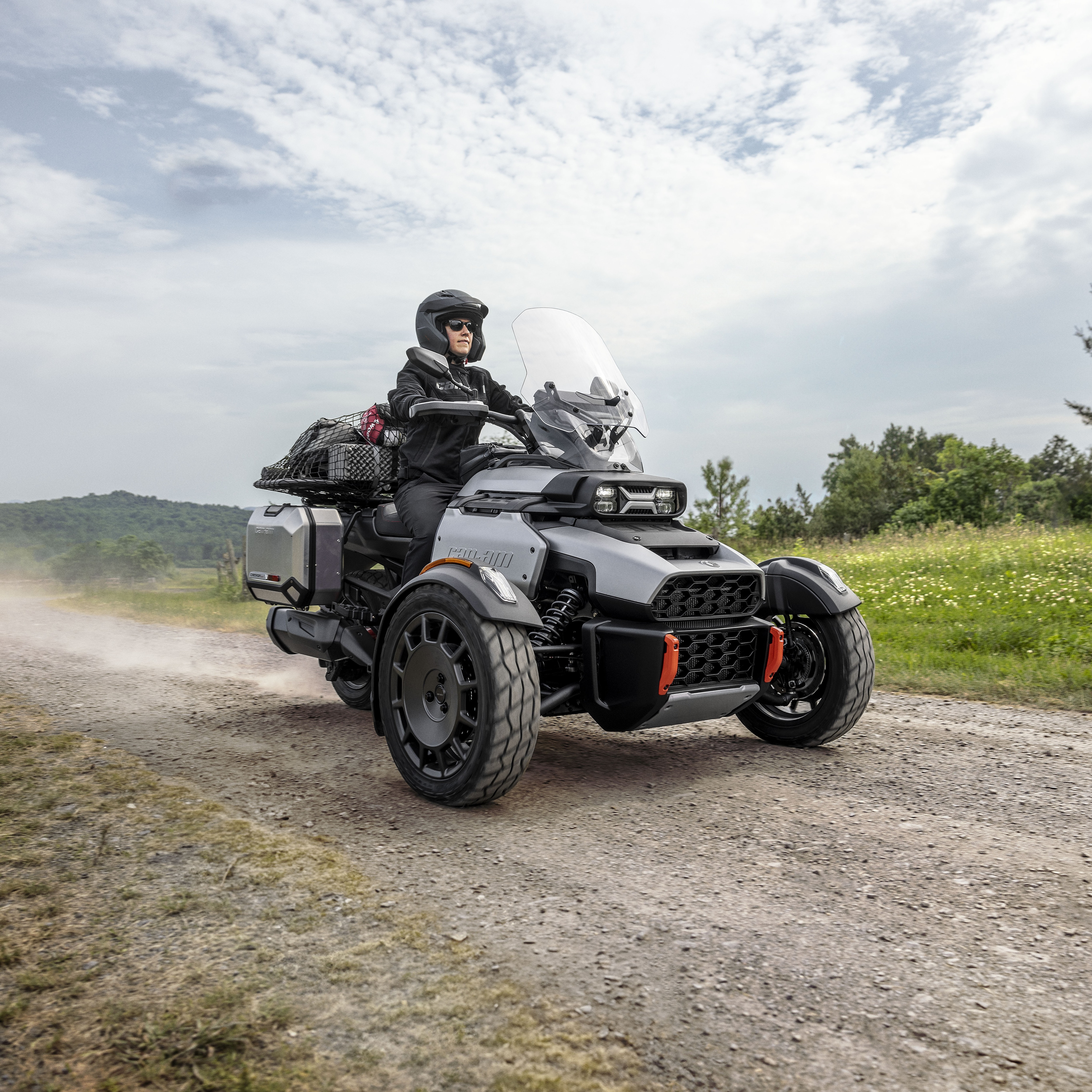 Canyon XT auf einer Schotterstraße