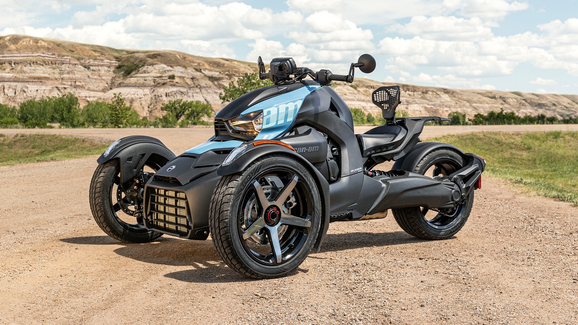 2024 3-hjuling Can-Am Ryker med den nya blåa avgrunden
