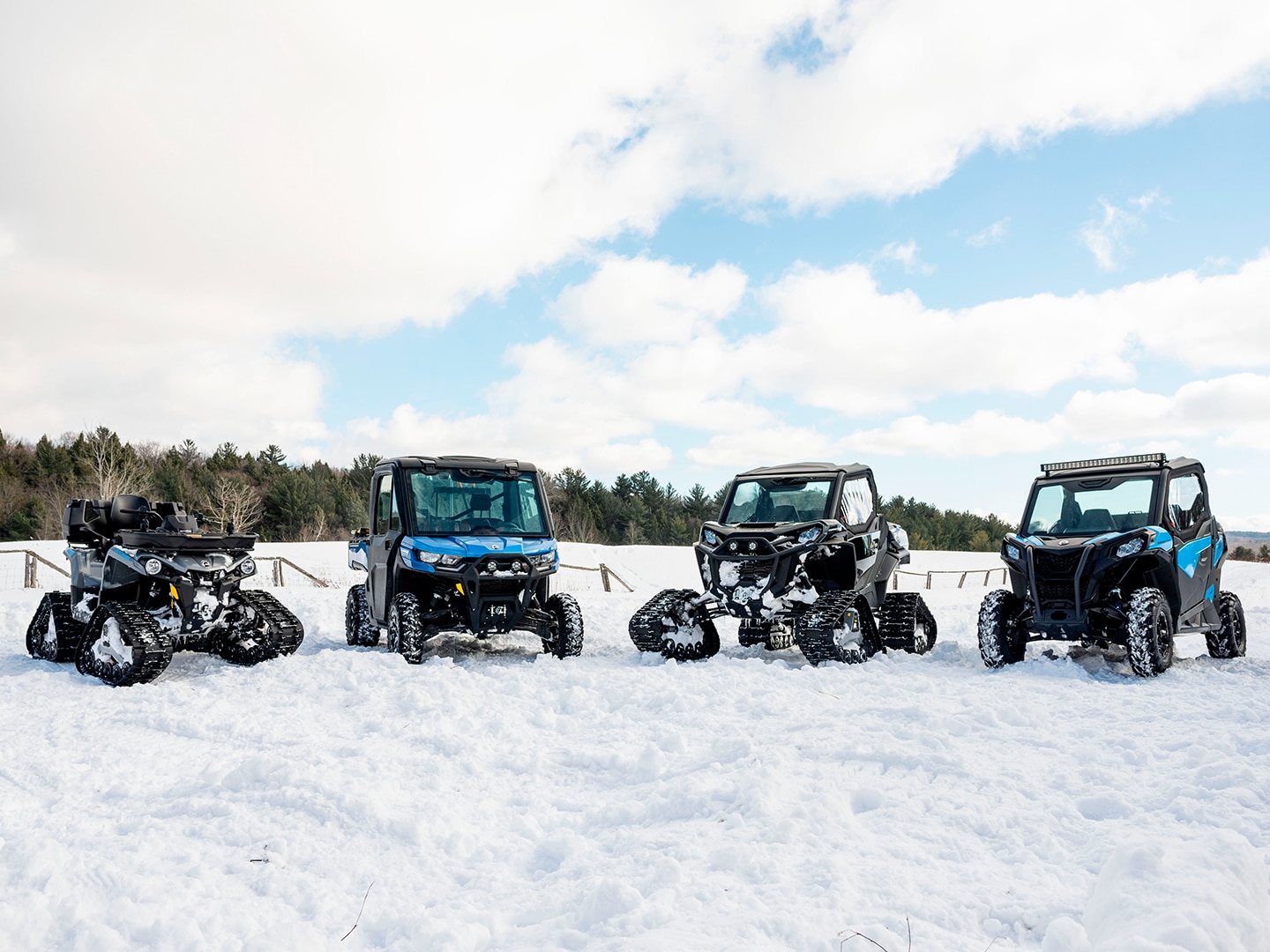 Can-Am-Fahrzeuge im Leerlauf im Schnee